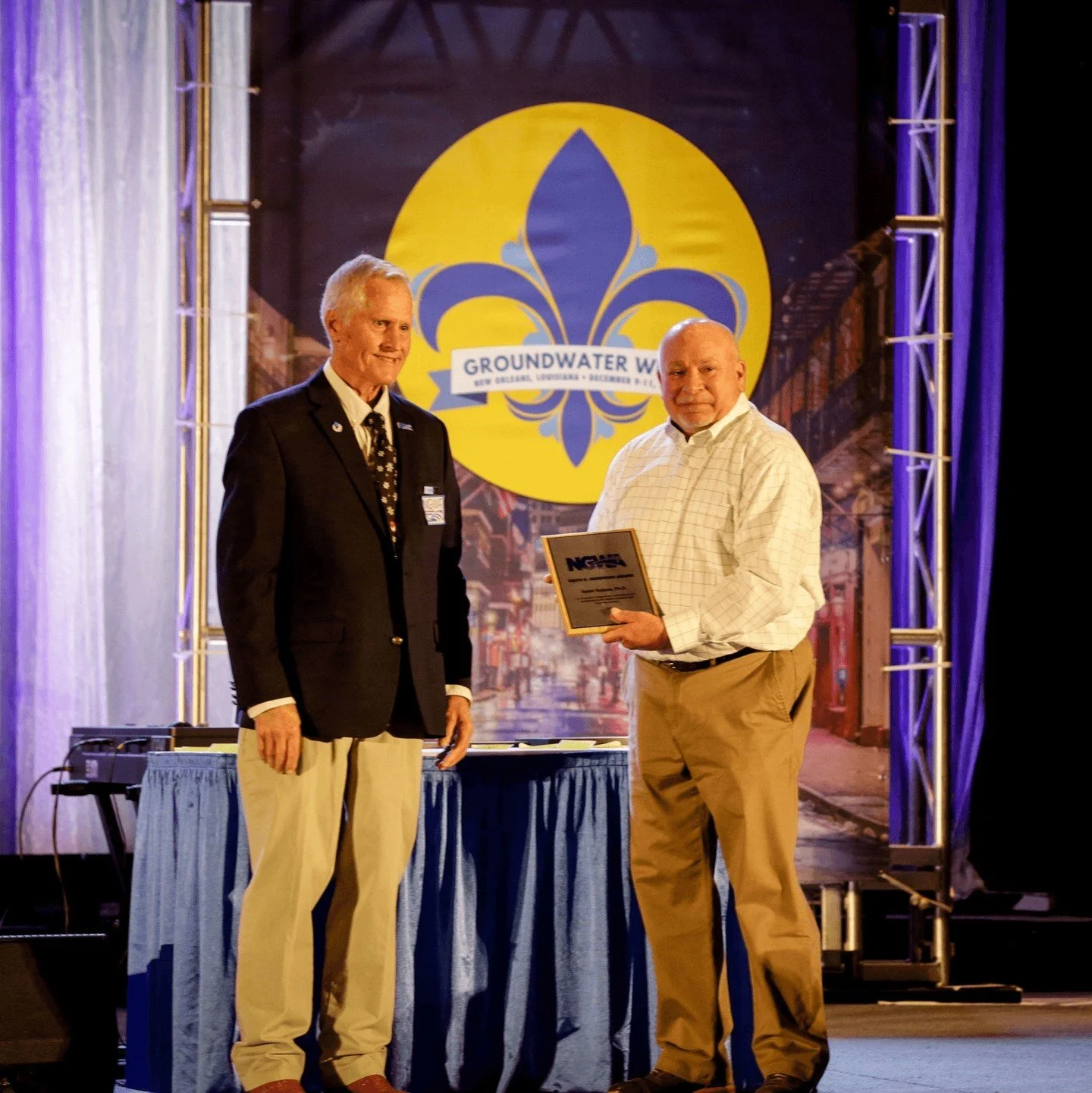 #MotW In December 2025, Kevin Svitana, professor of biology and earth sciences, received the Keith E. Anderson Award for outstanding contributions to groundwater research and sustainability, representing @otterbeinu at a national conference, before r