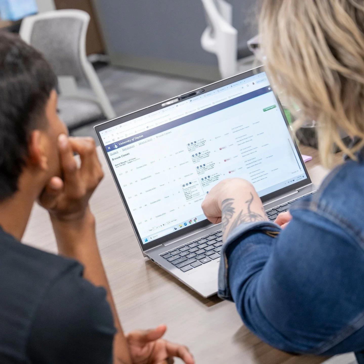 #MotW @universityofdayton students build a Flight Crew &mdash; a group of peers, faculty, staff, and community members &mdash; dedicated to helping them navigate college and preparing them to soar. #HigherEd #OhioHigherEd

🔗 Learn more: https://buff