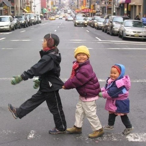 DYK: Recent @oberlincollege graduate Issa Okamoto is the youngest of a trio of sisters who turned their travels as unaccompanied minors into careers as viral content creators. @issaokamoto, with her older sisters @nadyaokamoto and @ameyaokamoto, used