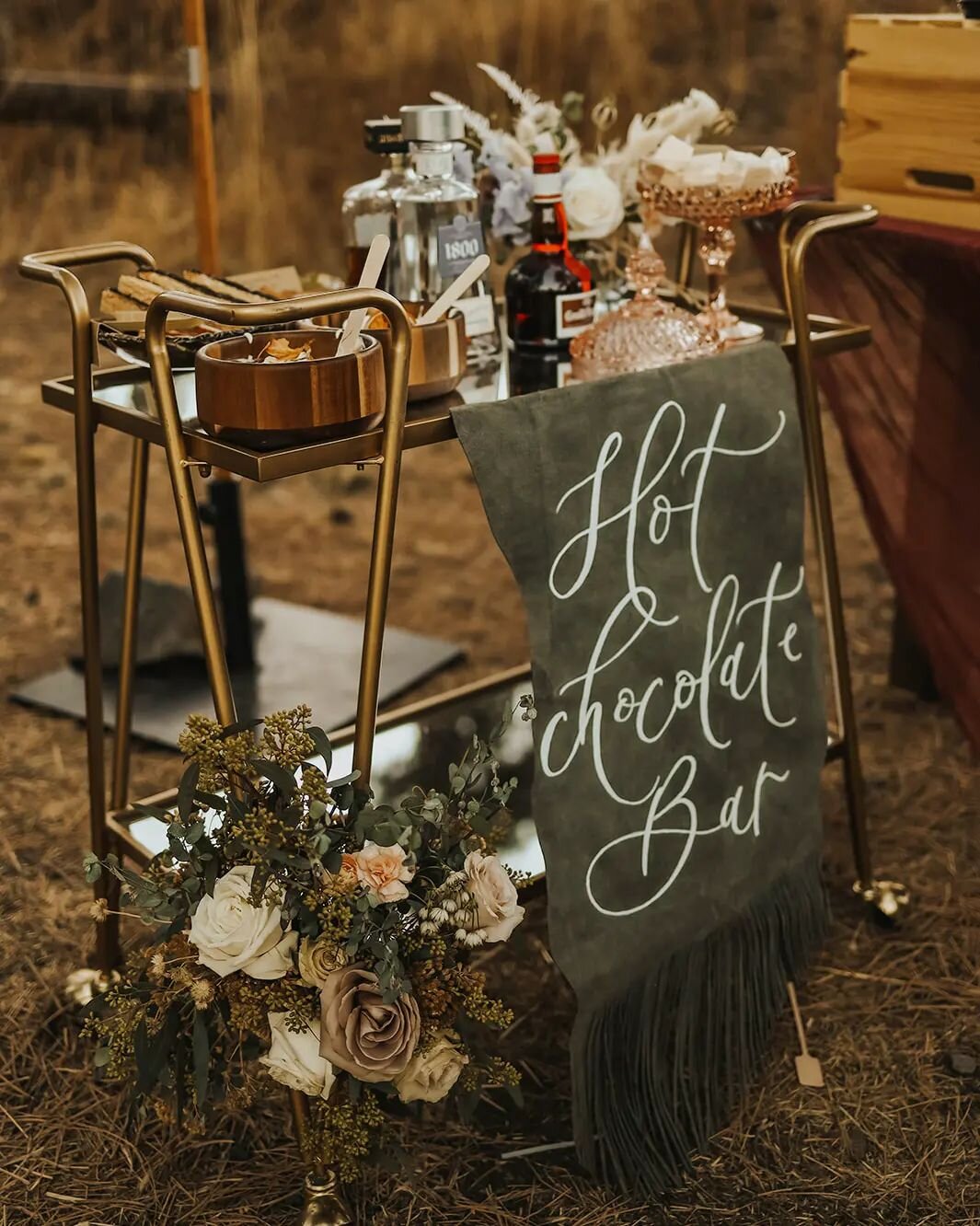 Double tap if you'd be down for a Hot Chocolate Bar! Such a cute wedding idea, especially for fall or winter!

#weddingbars #weddingbar #weddingsigns #weddingdetailsphotography #fallweddinginspo #fallweddinginspiration