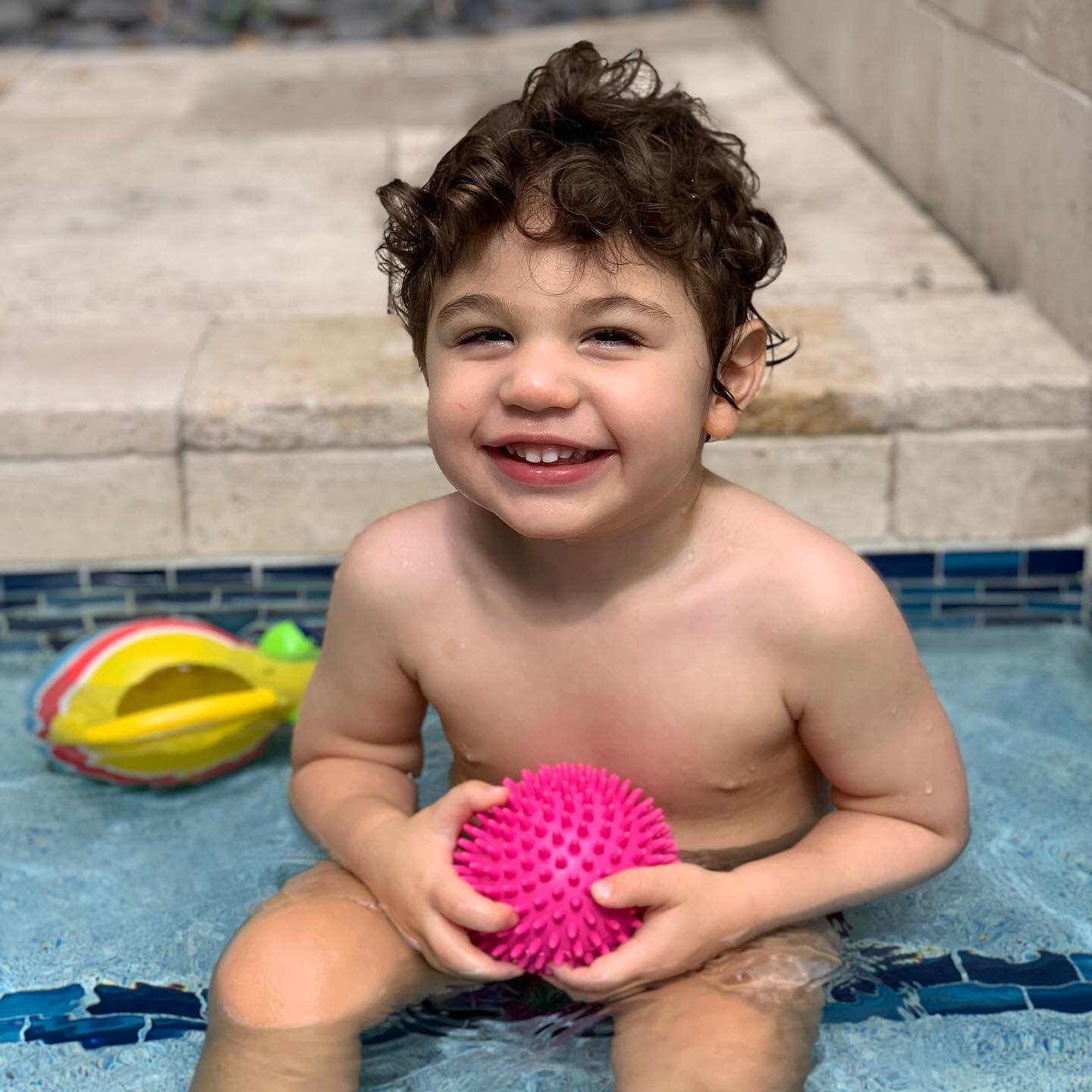 Giggles, laughs and bubbles 💙
.
.
.
.
.
#safetyfirst #swimtraining #swimming #pool #swimlessons #athome #lifeguard #learnhowtoswim #swiminstructor #babyswimming #sunnyislesbeach #fortlauderdale #miami #hollywood #fortlauderdalemagazine #saltlife #ha