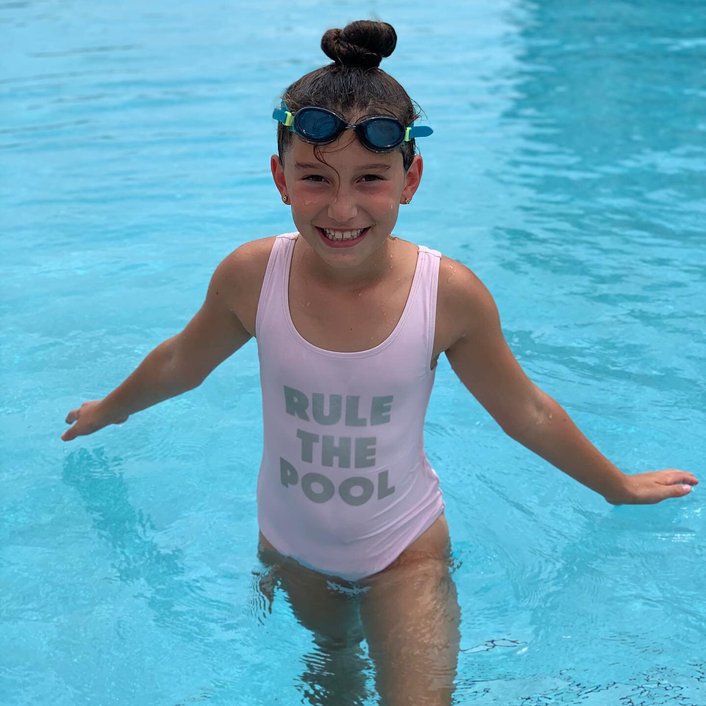 &hellip;..and she sure does! Amazing progress - we are so proud of you! 
.
.
.
.
.
#safetyfirst #swimtraining #swimming #pool #swimlessons #athome #lifeguard #learnhowtoswim #swiminstructor #babyswimming #sunnyislesbeach #fortlauderdale #miami #holly