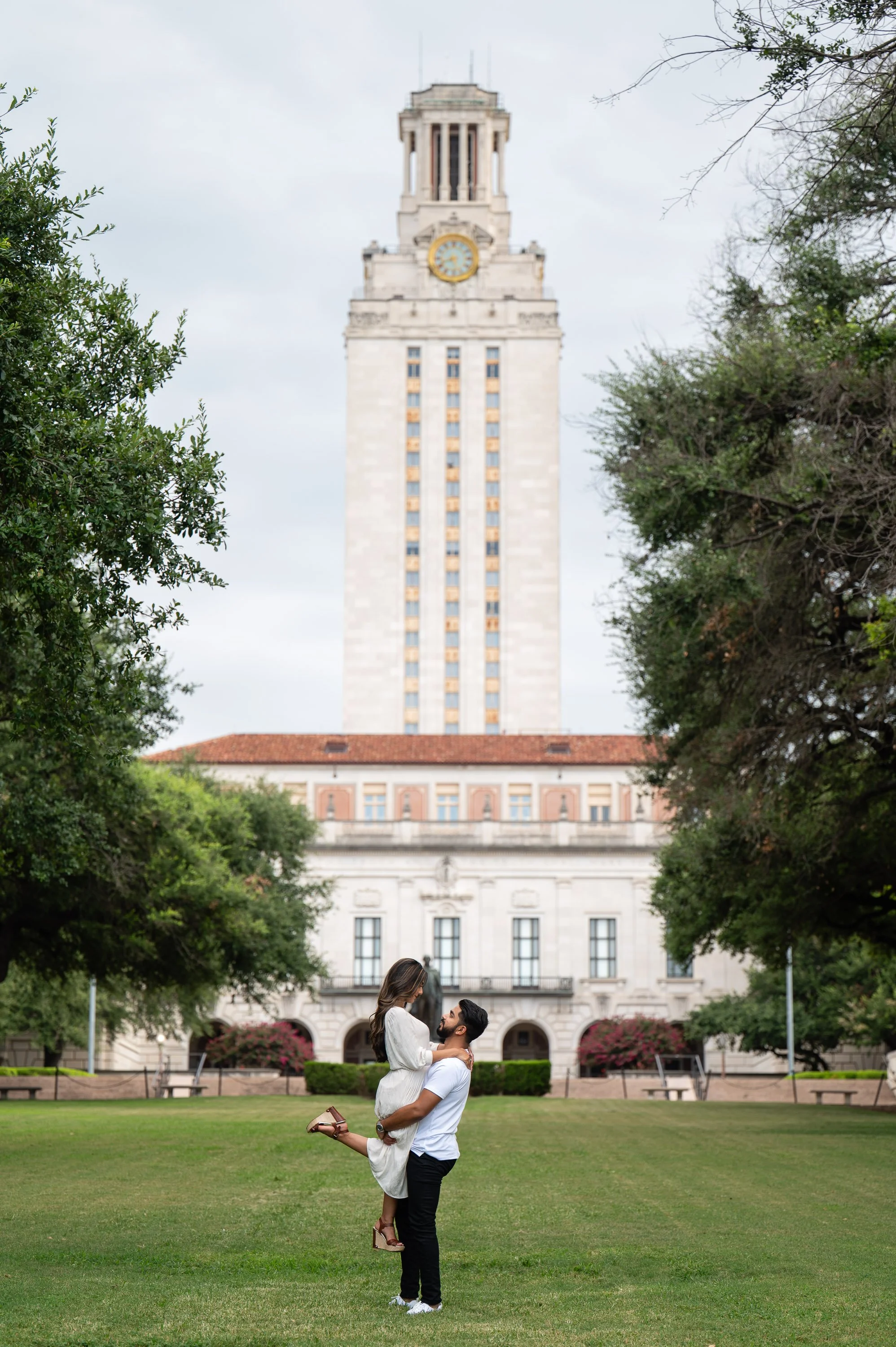 university-of-texas-engagement-photography---austin-photographer---David-Baker-Studios-42.JPG