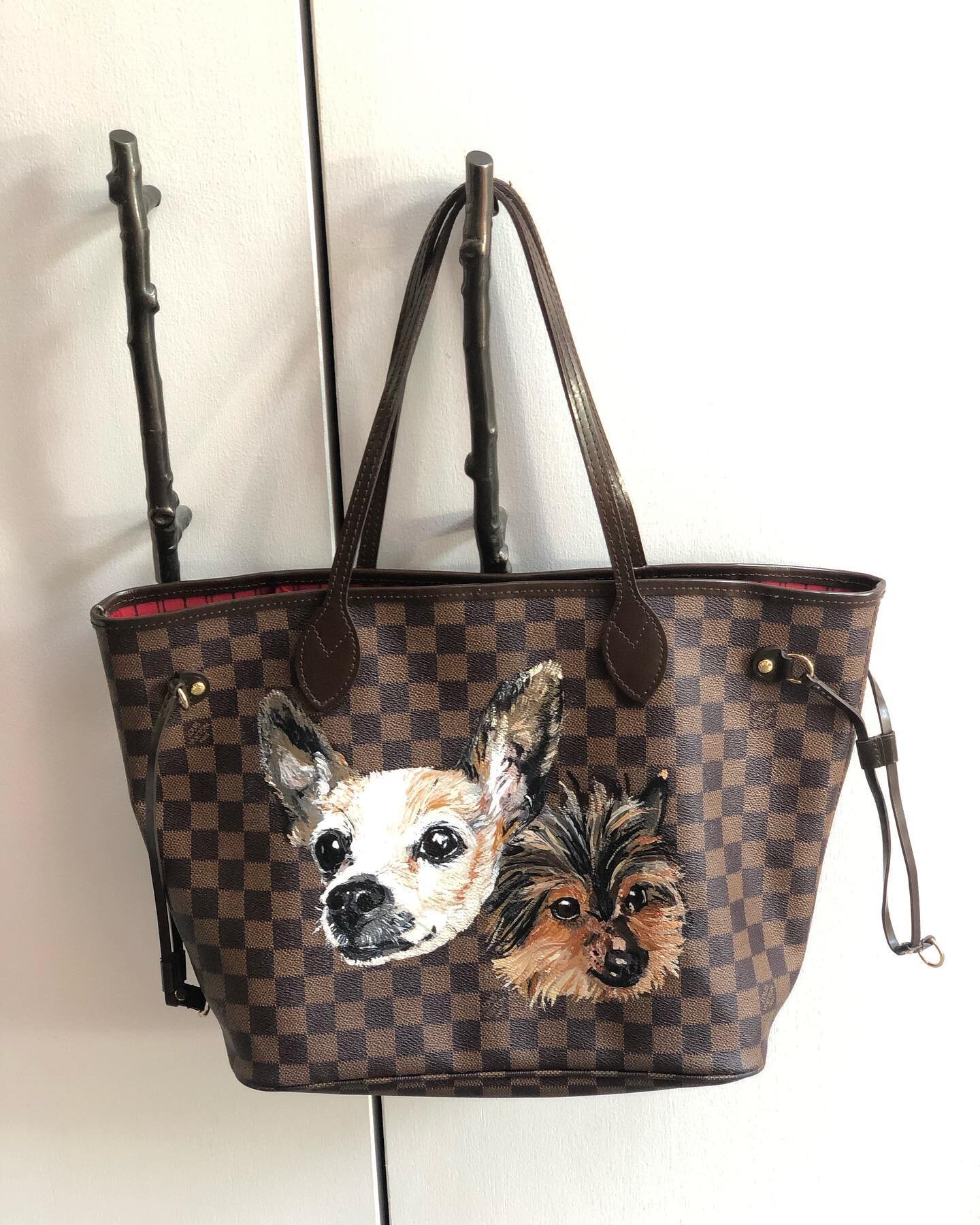 🐶🐶 #P&ecirc;t&agrave;Portrait 

#goldendudeleathers #dogsofinstagram #custom #handpainted #veganleather #madeinnyc #doglover #nyc #sustainableart #personalization #dogmom #lvneverfull #louisvuitton #louisvuittondog #dogs #upcycling #upcycle #upcycl