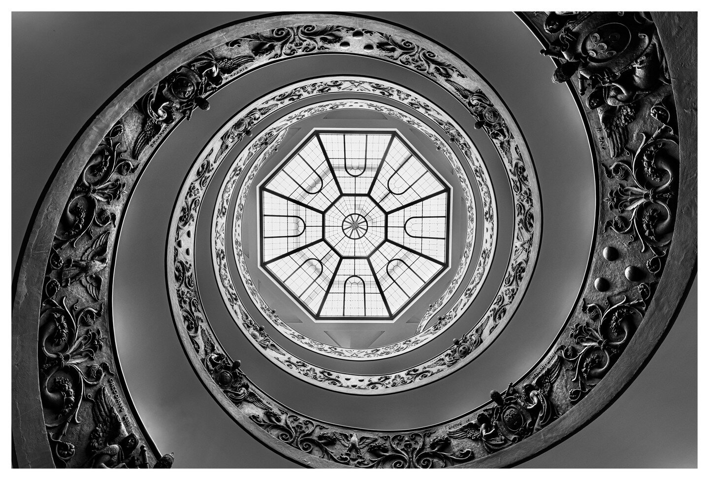 The Spiral - Vatican Museum, Rome, Italy.
#staircase #vatican #vaticanmuseum #bnw #bnwphotography #bestofbnw #intothelight #nikon #nikond850 #fineartphotography #fineart #fineartblackandwhite #italy