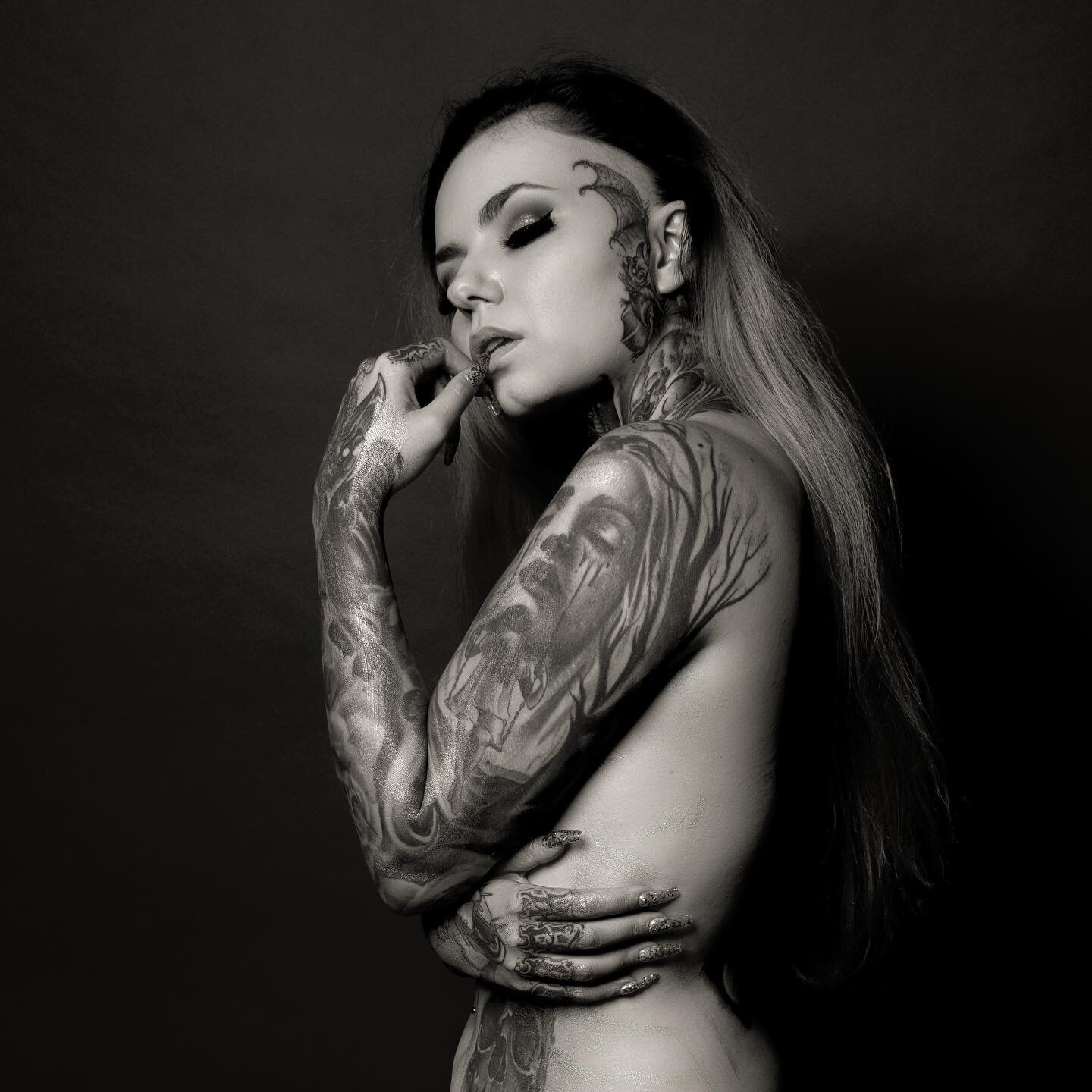 Thank you @bat.inked.girl  Workshop in 2020 

Visit my website! 👆🏻👆🏻👆🏻

#nudeisart #nudeart #nudewomanart #tattoogirl #battattoo #ink #nikon #d850