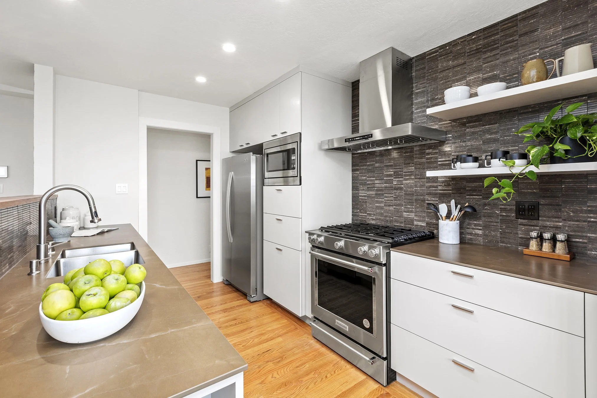 381Crestmont Kitch5.jpg