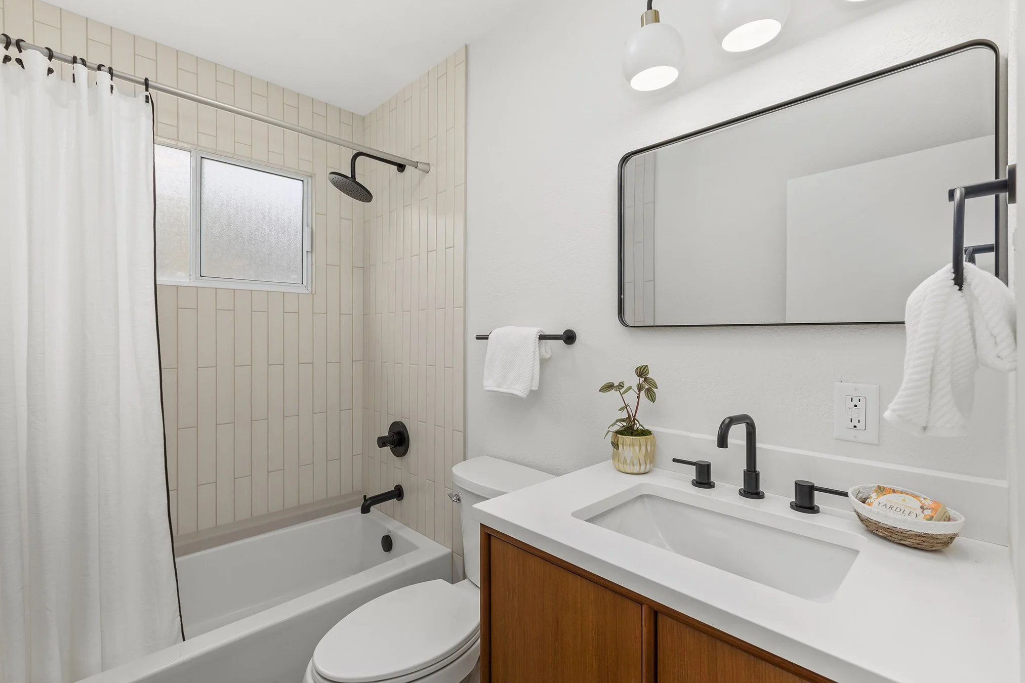 381Crestmont 1Bath.jpg