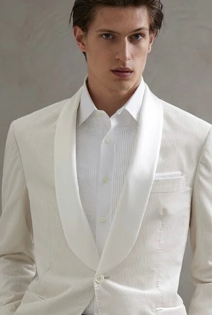 Based in Franklin, Tennessee, The Art of Wardrobe Design offers services for wardrobe redesign: decluttering, personal shopping, event styling, and wardrobe edits.