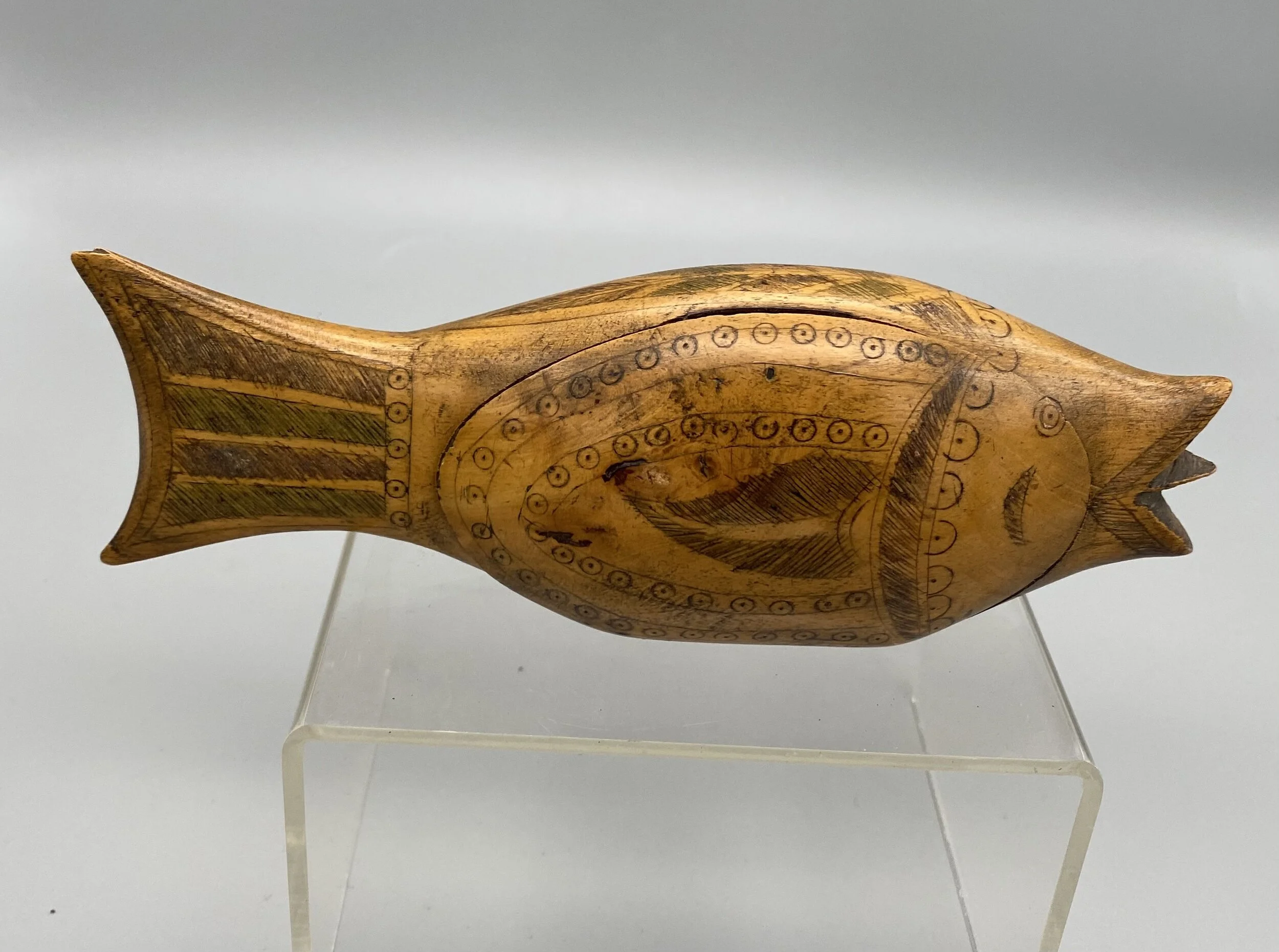 Fish Form Table Snuff