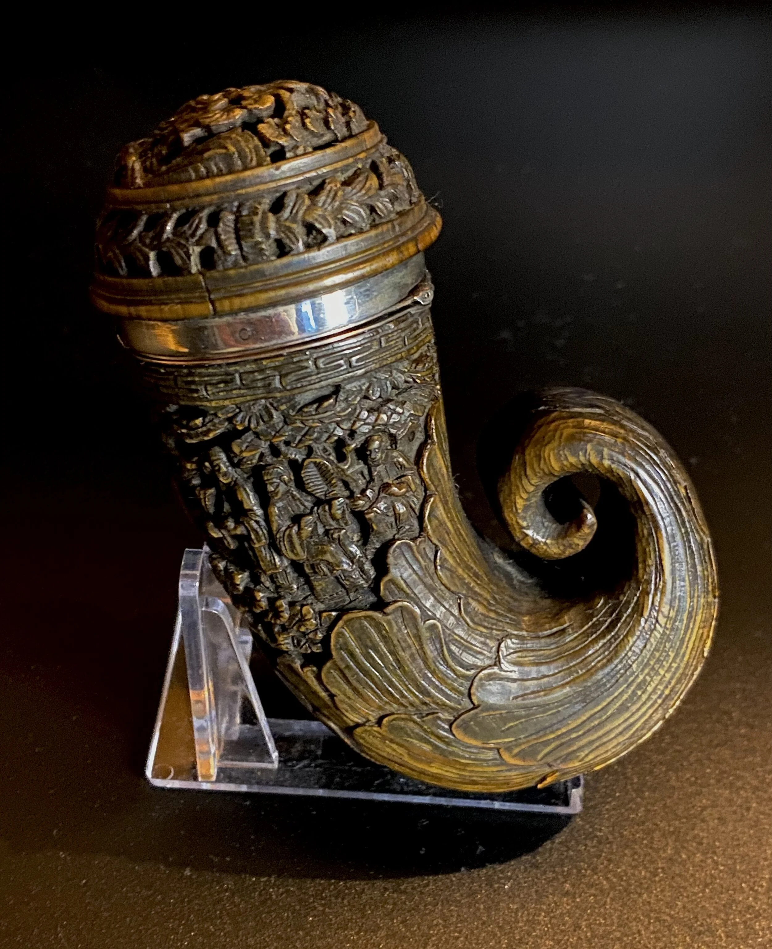Incredibly Rare Cantonese carved, Scottish Mariner Snuff Mull  in Horn. Circa 1830