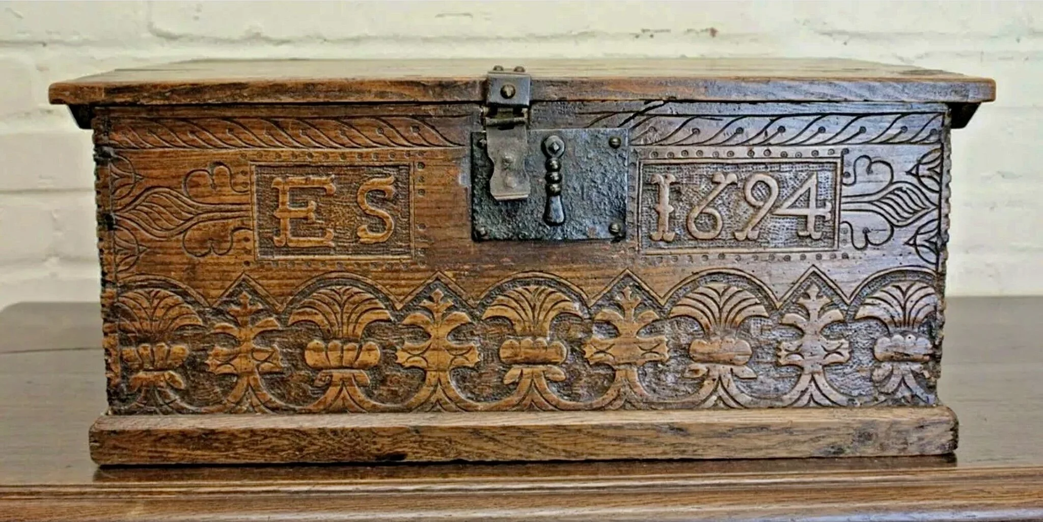 Wonderful Period Dated Table Box with internal Till ES 1694