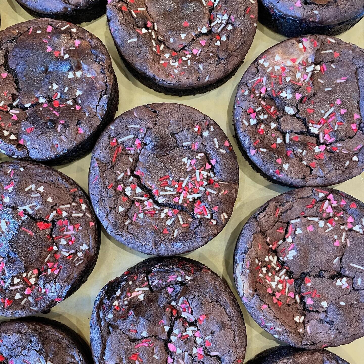 Happy Valentine&rsquo;s Day! 💕💖💘💝 We have flourless chocolate cakes AND New York cheesecakes with cherry compote both in small size and full size cakes! We also have limited number of chocolate chip bagels 🍪🥯💓 or if you really love someone tre