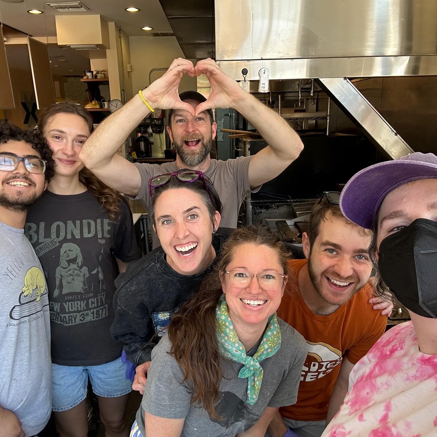 All up in my feels today so I&rsquo;m finally posting some pics from a summer of sad goodbyes to some really special Goldie&rsquo;s gals. 😭💛 So much love to all these humans and everyone who has spent time shaping the bagels and the culture, curati