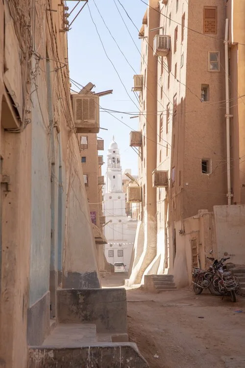 Narrow alleyways of Shibam, Yemen.
