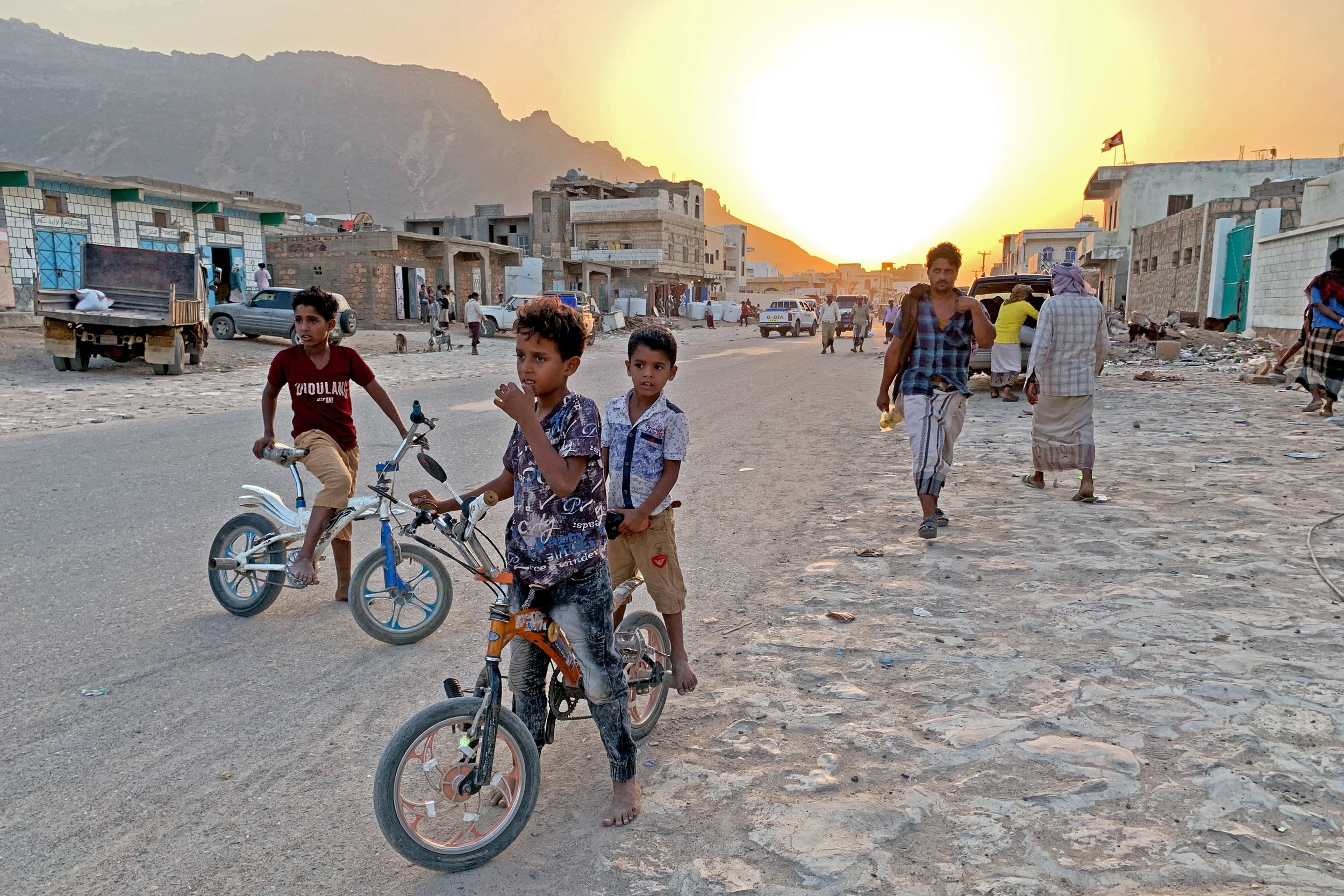 socotri-kids-in-hadibo-on-their-bicycles-hadibu-socotra-yemen.jpg