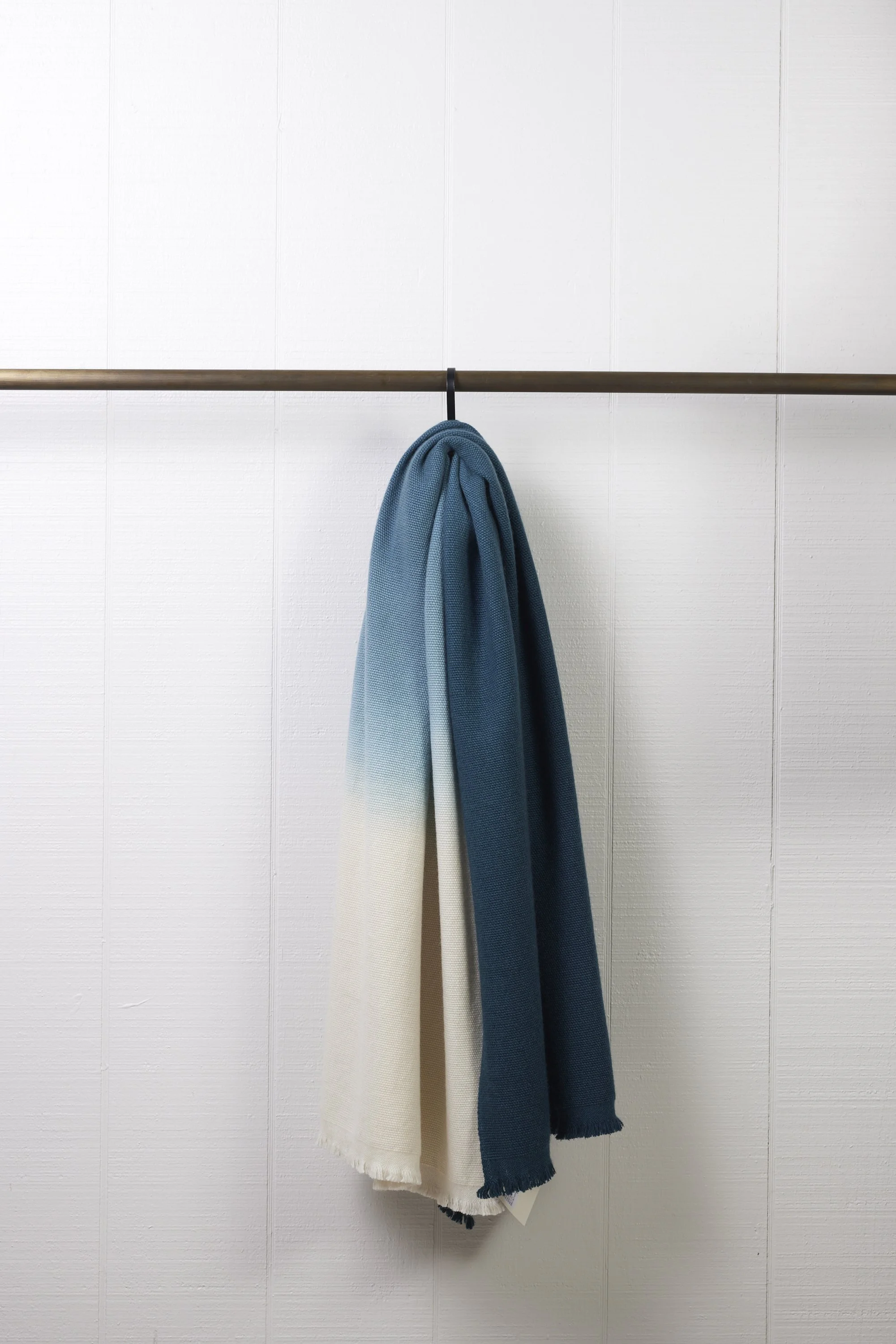 230227_ALTLIVING_throw_capri_001.JPG
