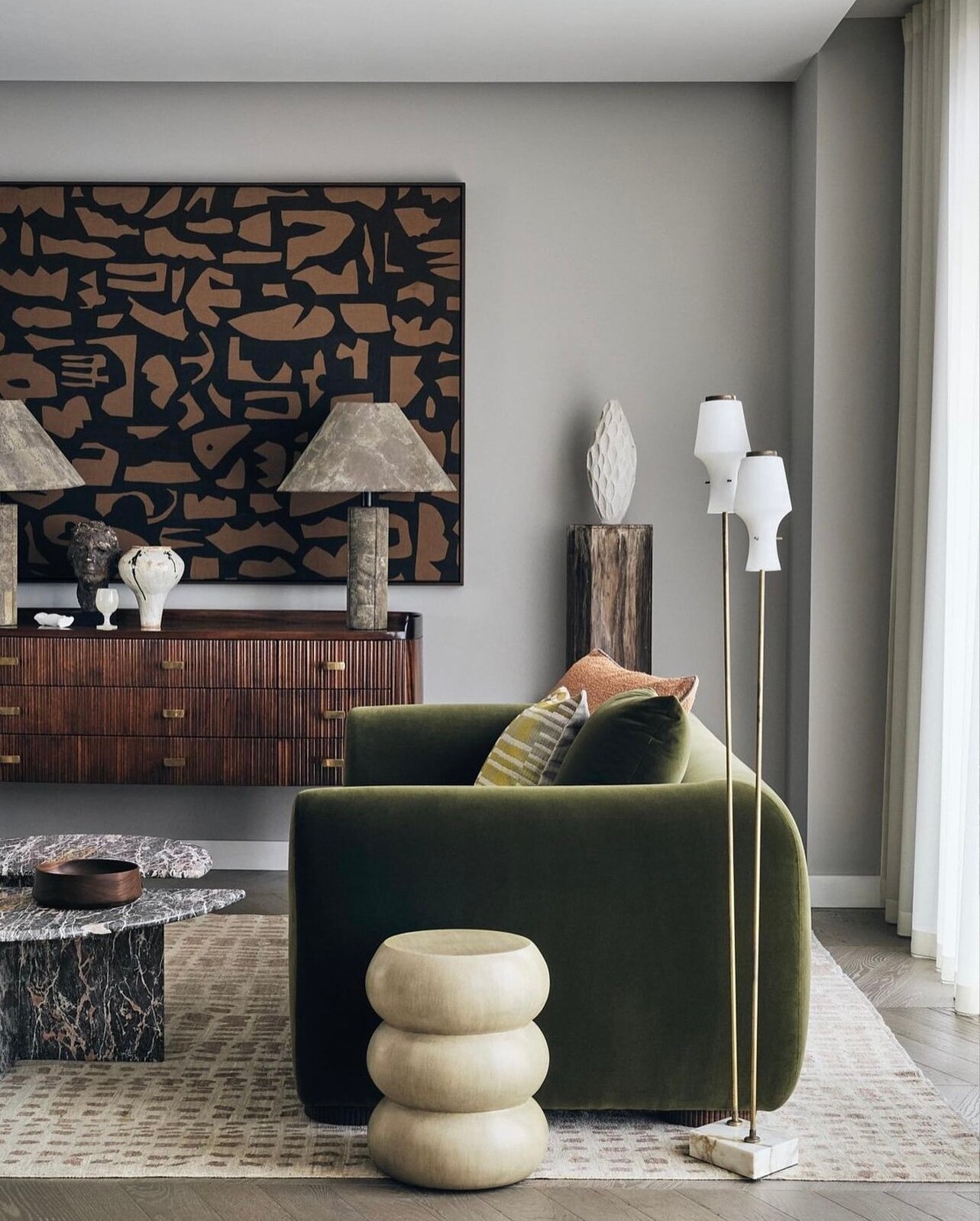 This London home is everything and more. Can't beat a beautiful green sofa. (Design by @laura_fulmine &amp; @londnewcastle) via @elledecorationuk #ALTforLiving #DesignerCrush⁠
.⁠
.⁠
.⁠
.⁠
.⁠
.⁠
#ALTInteriors #NYCInteriors #LivingRoomDesign #CoffeeTab