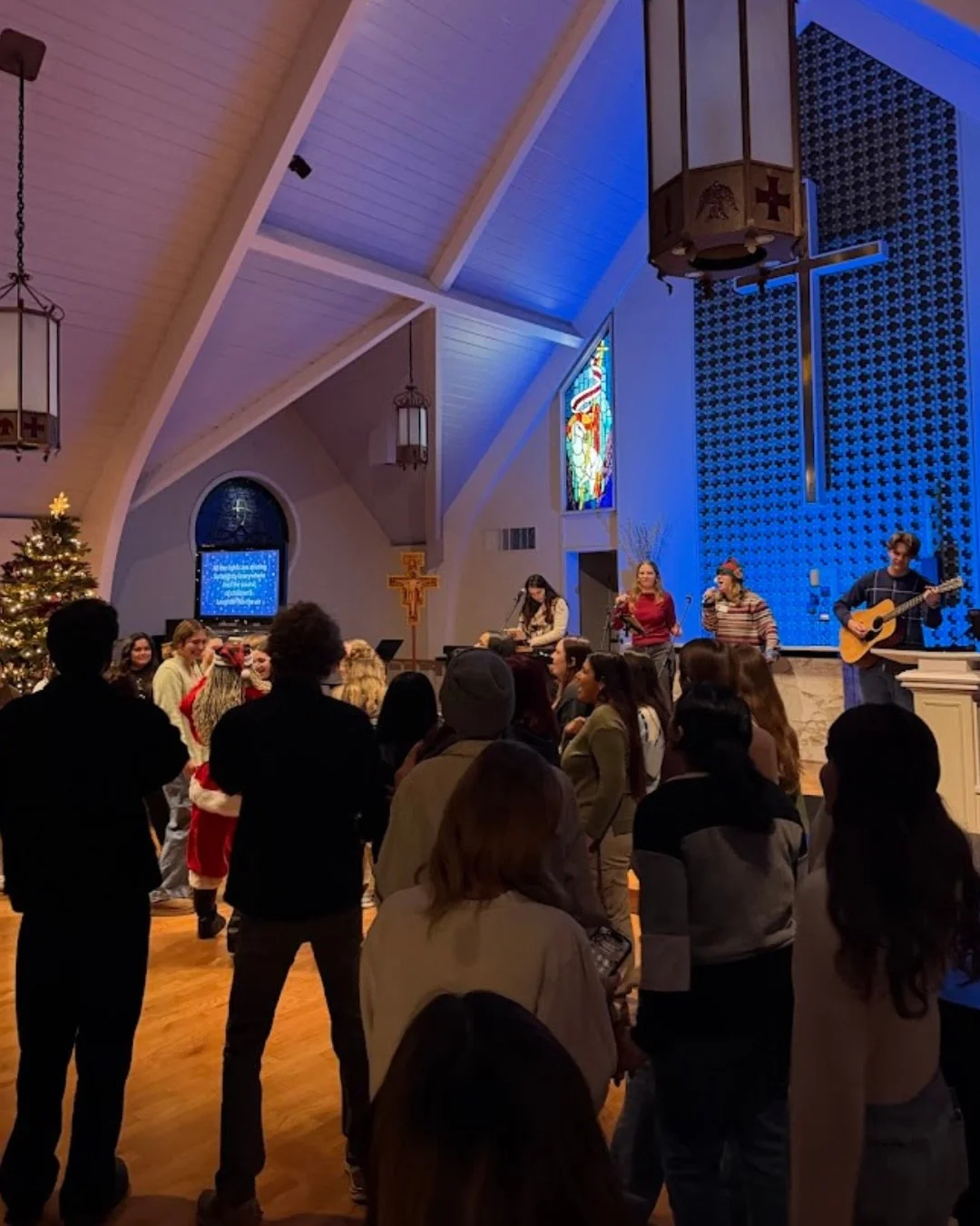 🎄COLLEGE CHRISTMAS
We had a great final worship of the semester singing Christmas music, reflecting on the gifts of Christmas (Matthew 2), and relaxing at our end of the semester celebration!

#txst #txstate #BlessEmUpCats