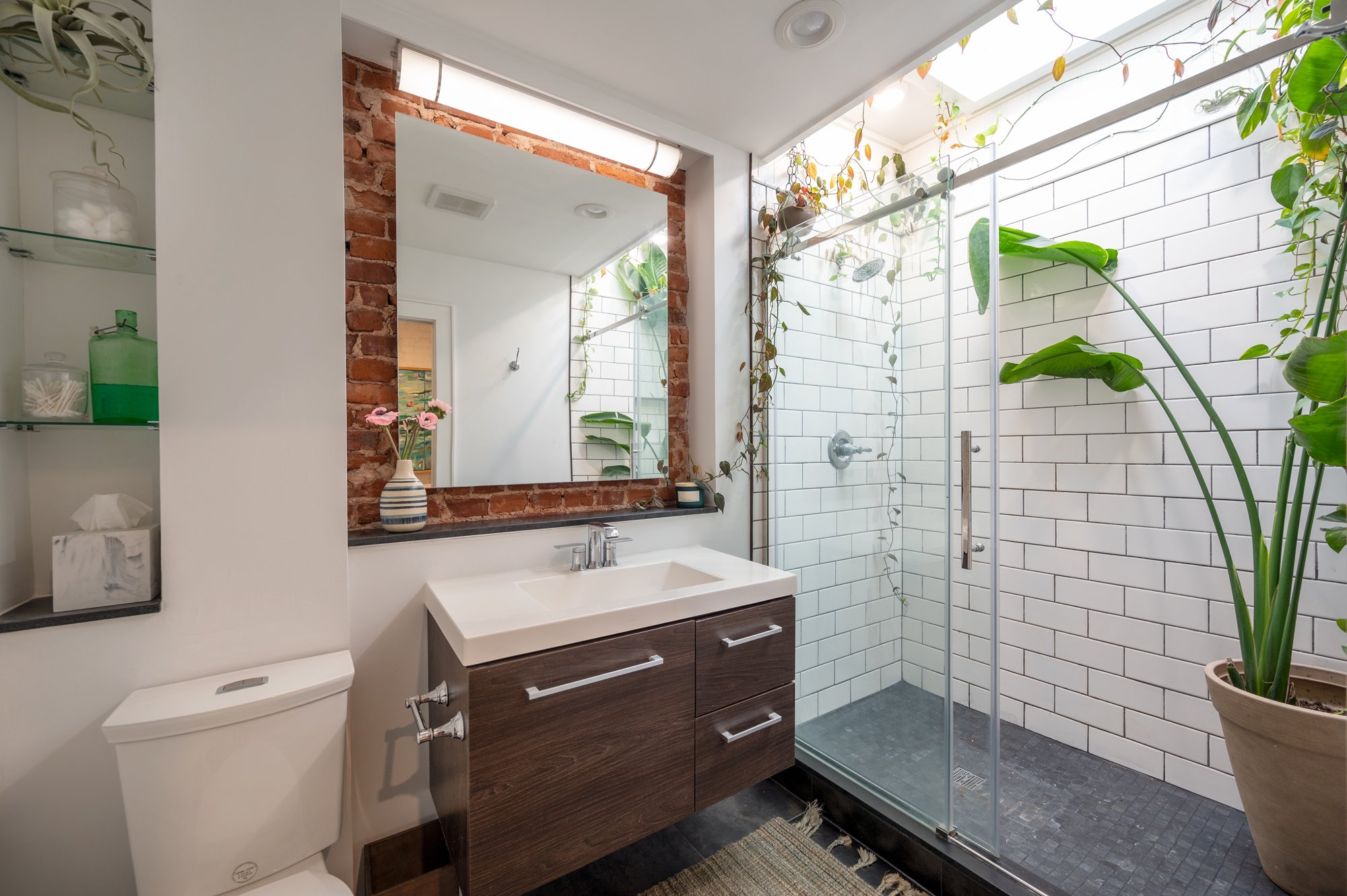 165 Coles - Bathroom - 3rd Fl.jpg