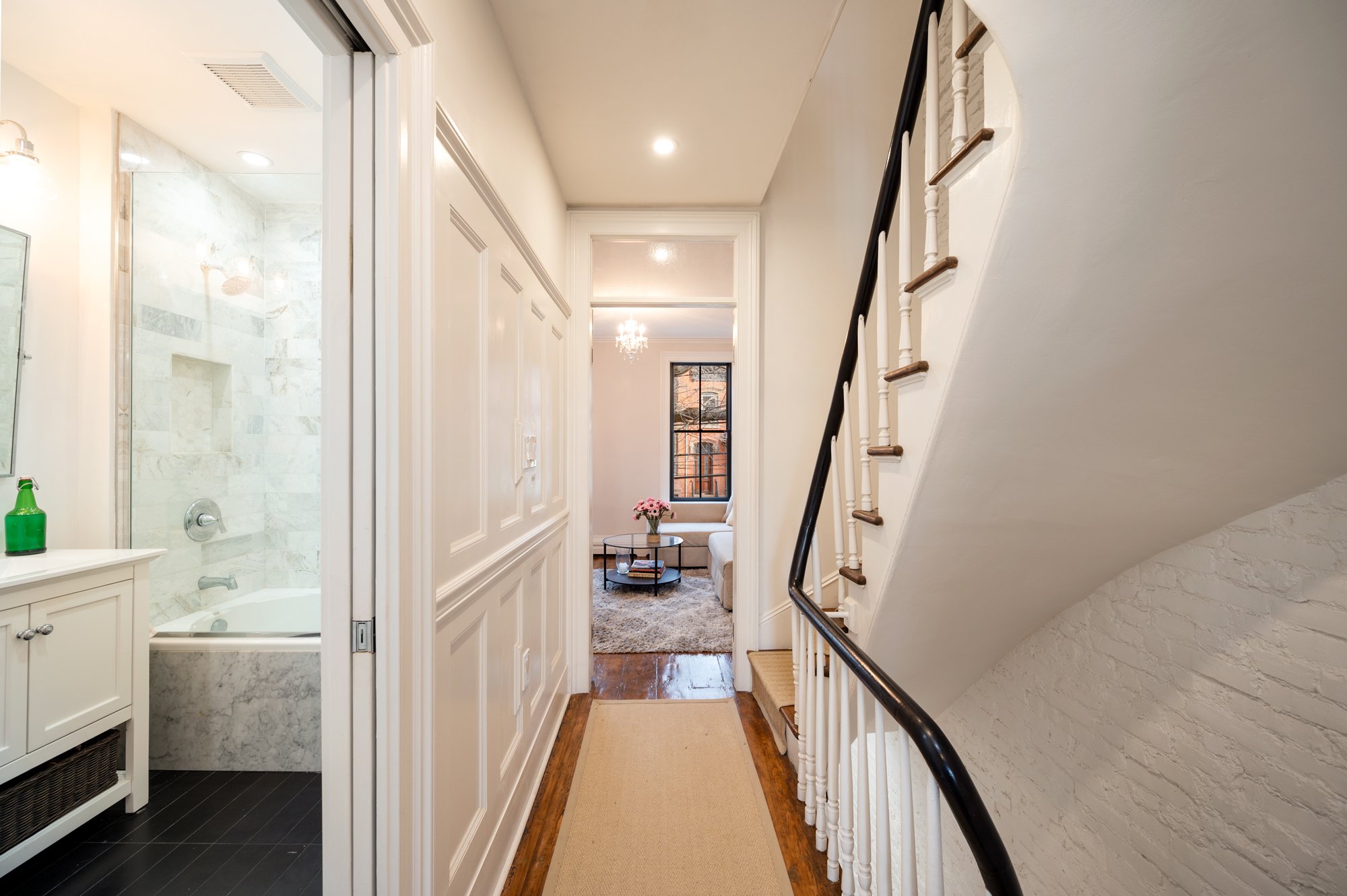 165 Coles - 2nd Fl Landing.jpg