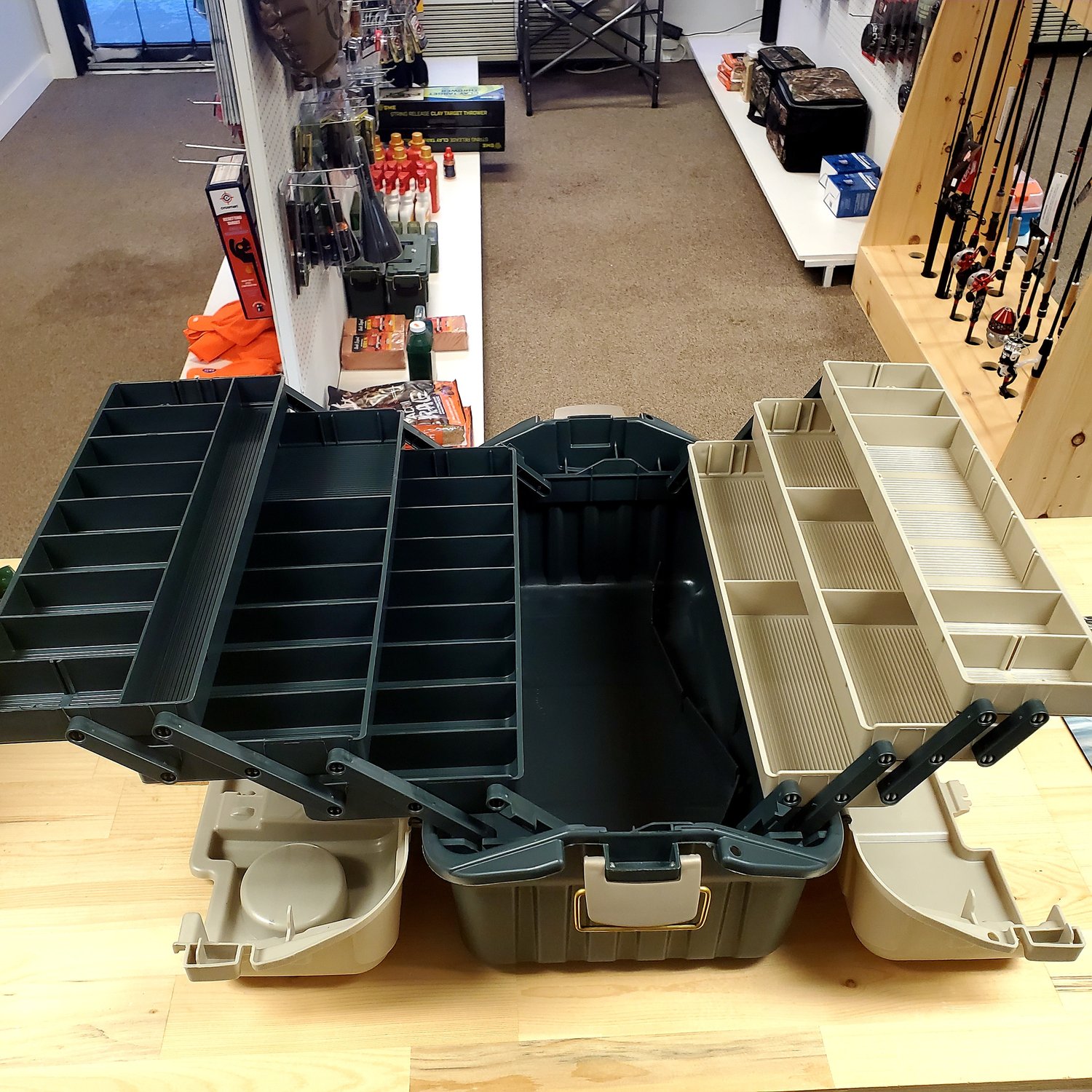 Plano Mag Hip Roof Tackle box 6 tray — Fehr's Sporting Goods