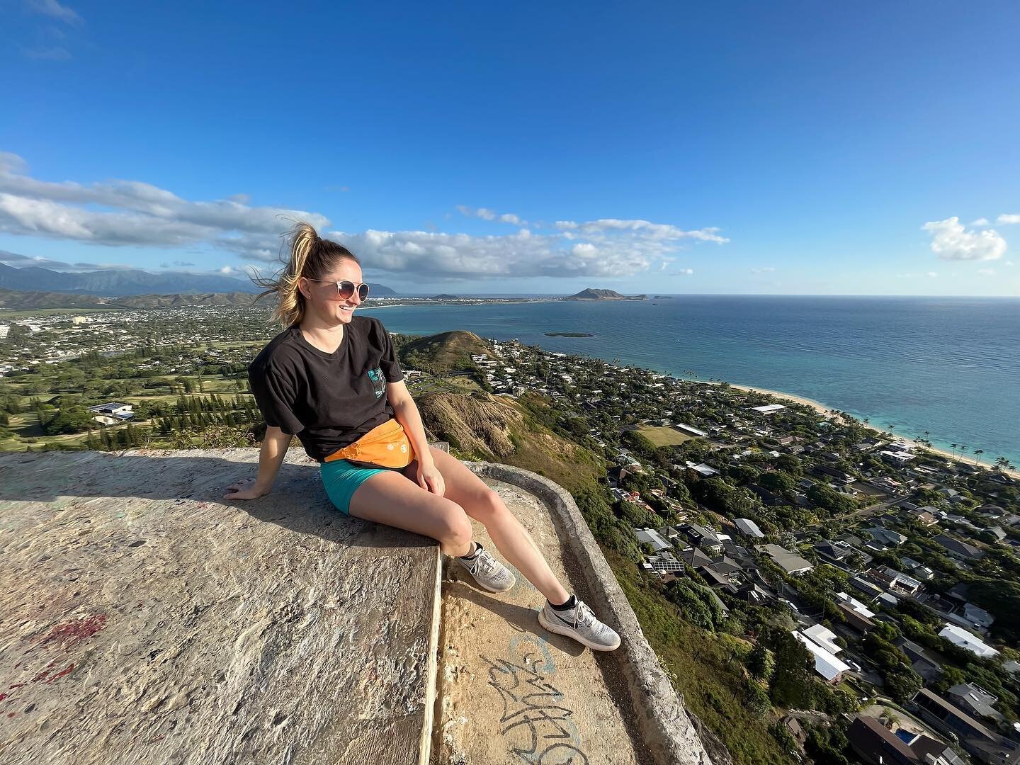 protecting my peace✌🏻 

#qualityoverquantity #hikingtherapy  #hawaiiviews 
📸: @carsonjackson.f