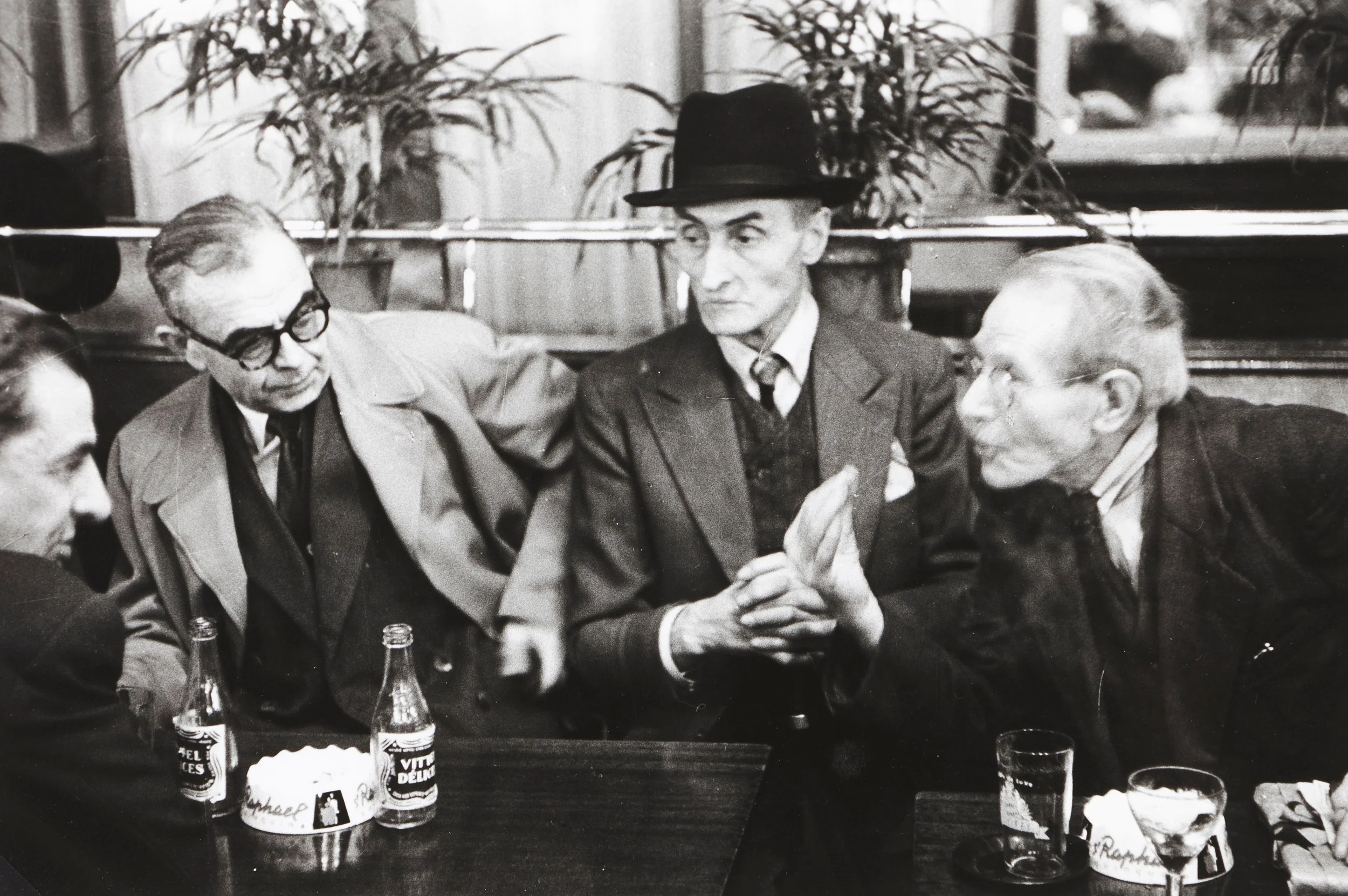 Le bistrot. Robert Doisneau, november 1954.