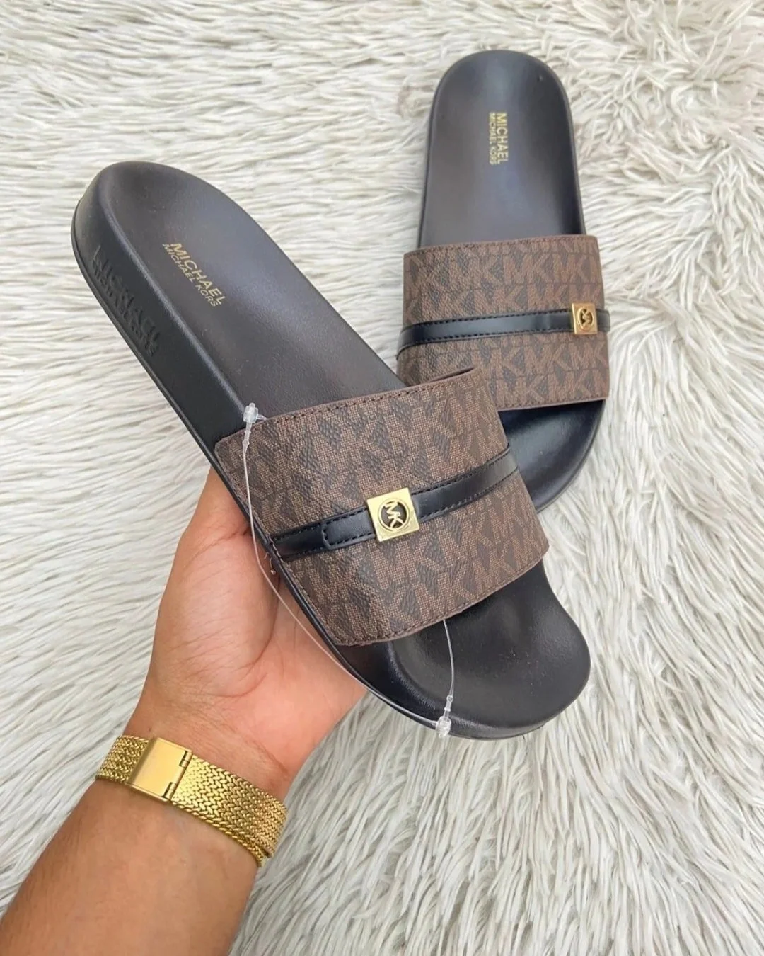 MICHAEL Michael Kors Gilmore Logo Slide