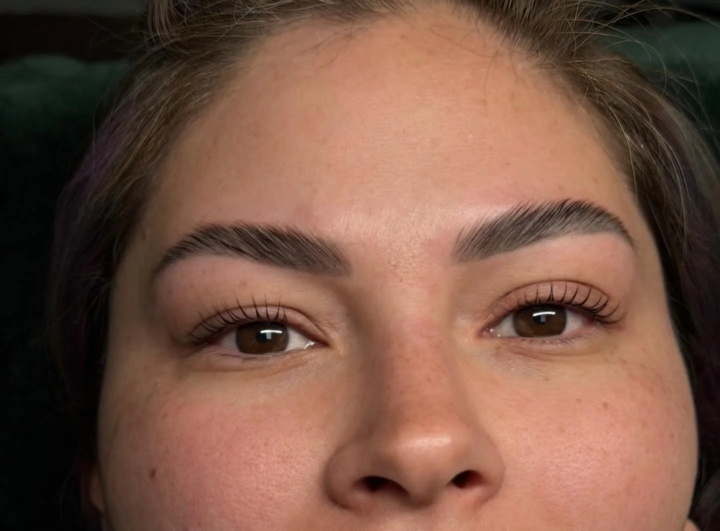 Soft, lifted, and perfectly sculpted ✨
Lash lift + brow thread + brow lamination giving effortless, natural glam 🤎

Done at Indigenous Boutique &amp; Spa by @apienoodle &amp; @anbeauty__ &mdash; where the details matter 💫