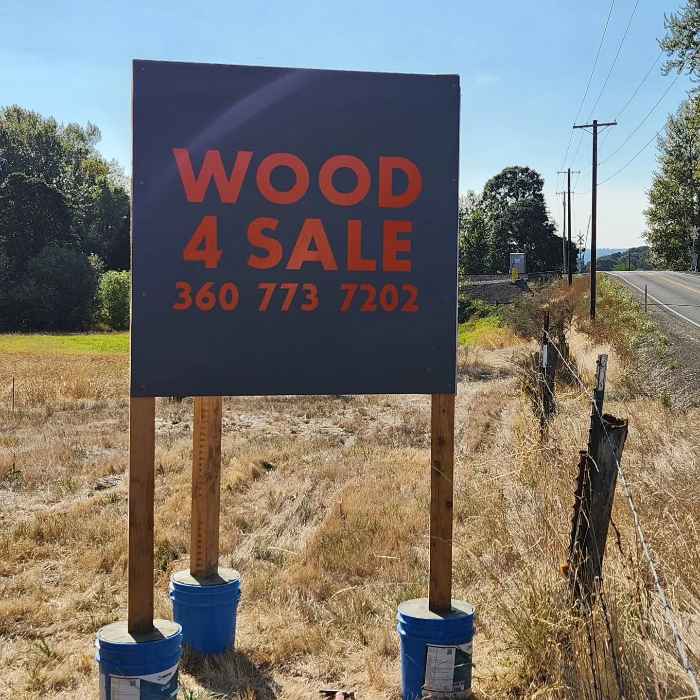 Did another vinyl project for @zumsteinlandmgmt It's was a bit challenging working with the big size. 

So if you are in need of firewood, just give then a call!