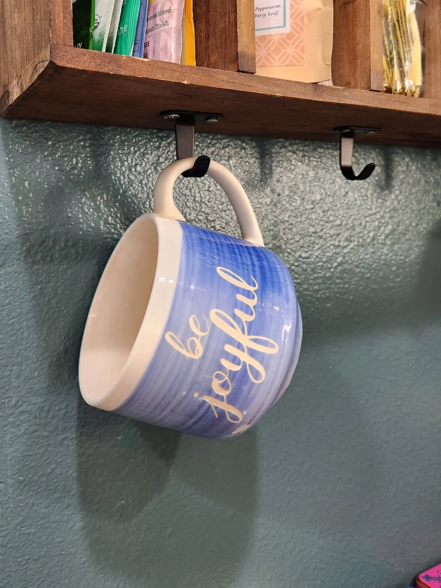 It's so fun to see this mug made many years ago in someone's home still being used. ❤️