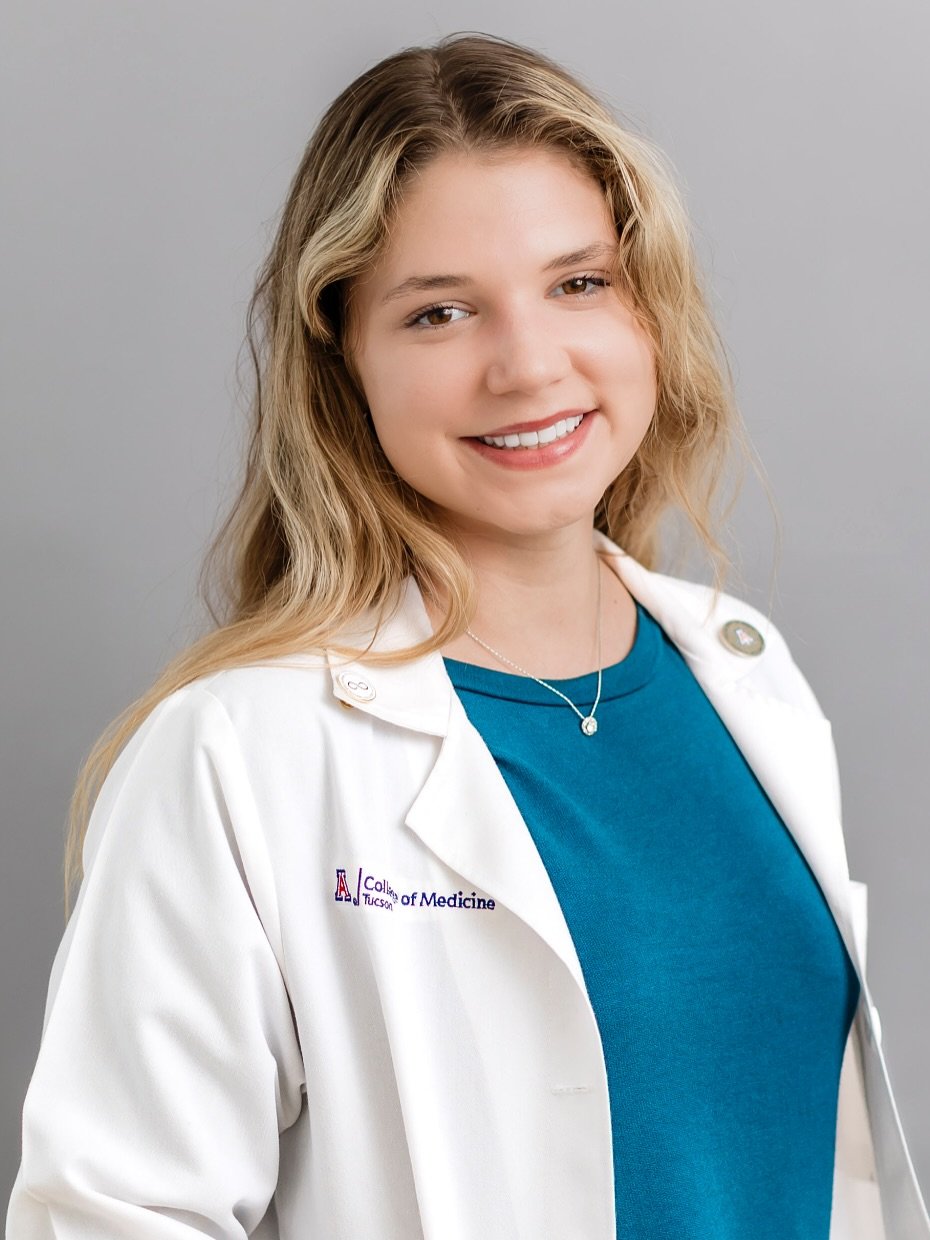 Here&rsquo;s a quick feature of a few of the fabulously smart and talented medical students I&rsquo;ve worked with on headshots!
Summer is a popular time for headshots&mdash;especially for students applying to medical school or residency. I can shoot