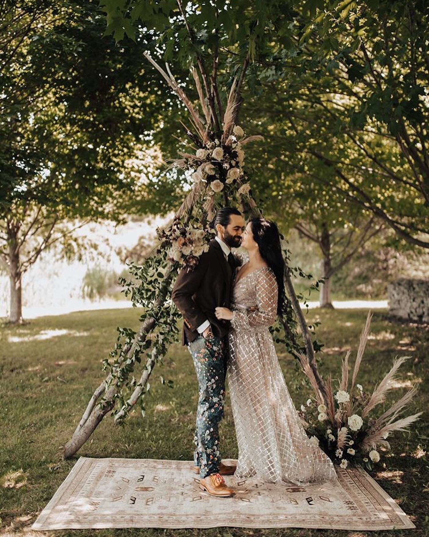 Guys, remember how we introduced you to ARBOR ROW and showed how beautiful it would be for a reception space?? WELL, we also LOVE it for a ceremony location!! And we can&rsquo;t stop drooling over these swoon worthy photos 🤤😍 ***NOW OFFERING AN OPT