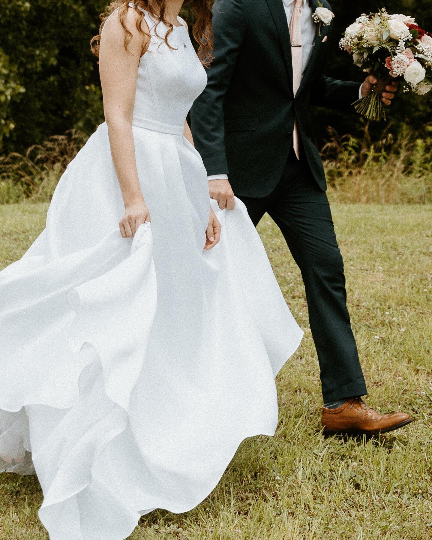 wedding season is in full swing!!
reach out today to take advantage of my spring special- I&rsquo;m offering $300 off wedding packages!!! SAY HI! fill out my contact form, link in bio 🤍

✨second for @audreynicolephoto