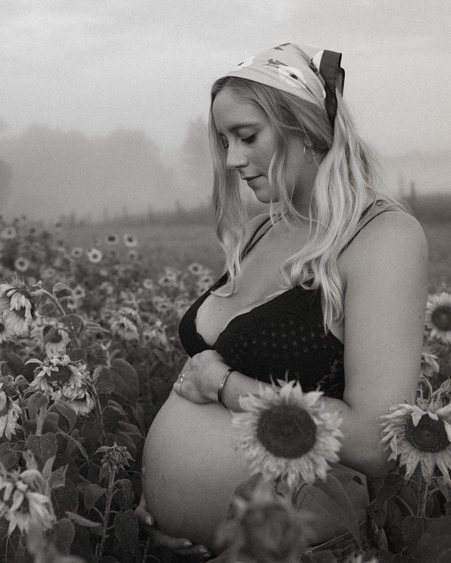 sunflower mini&rsquo;s are today!!!! i&rsquo;m stoked! here&rsquo;s a little throwback of a sunrise sesh with the cutest mama and her babe 🌻✨