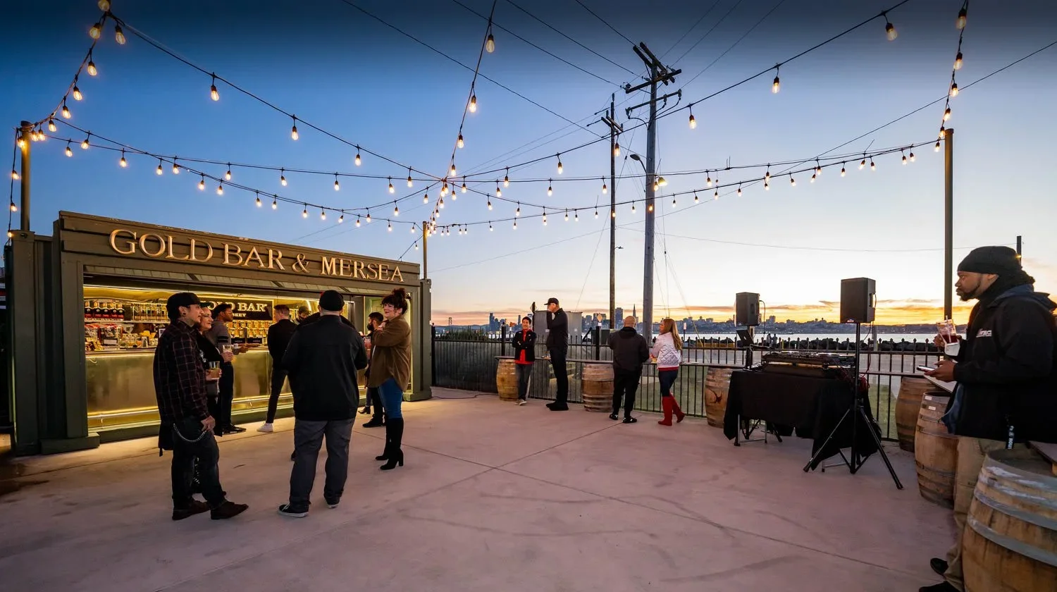 top_golden-hour-bar.webp