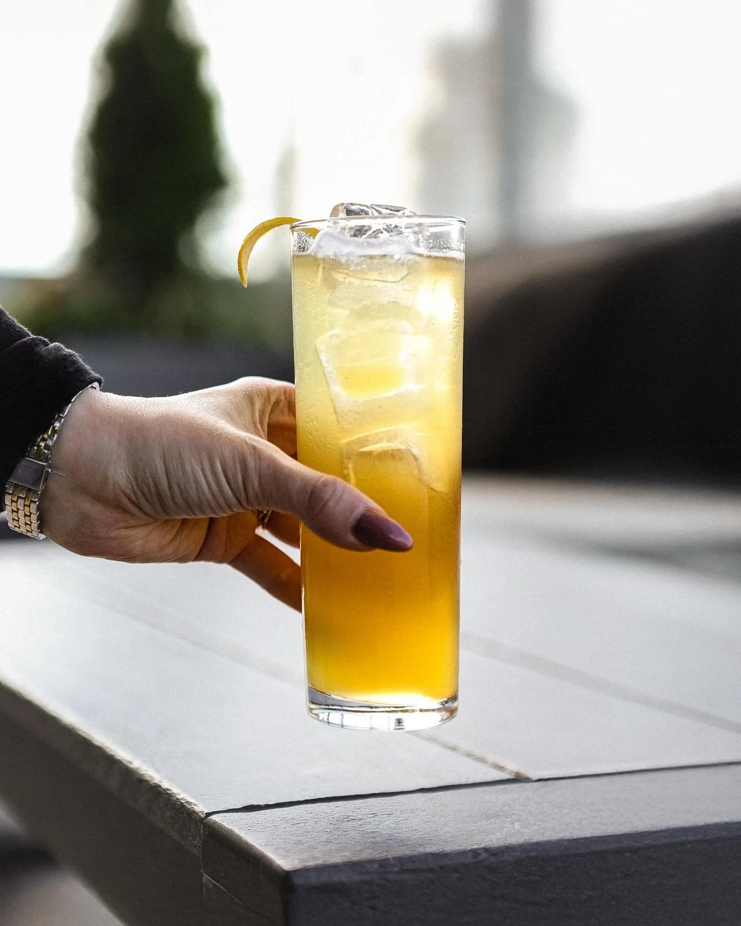 The Pit Stop 🛑✋

&bull; Hayman&rsquo;s Vibrant Citrus Gin, Cocchi Americano, Lemon Vanilla Shrub, Peach Apple Simple, White Cranberry, Prosecco.

Make a pit stop with us this First Friday! ✨