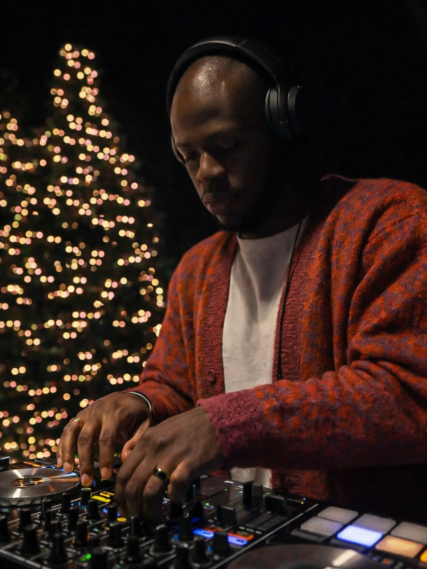 DJ KEii BRiNGiNG THE HEAT TONiGHT 🔥 

9PM-MiDNiGHT 🎶