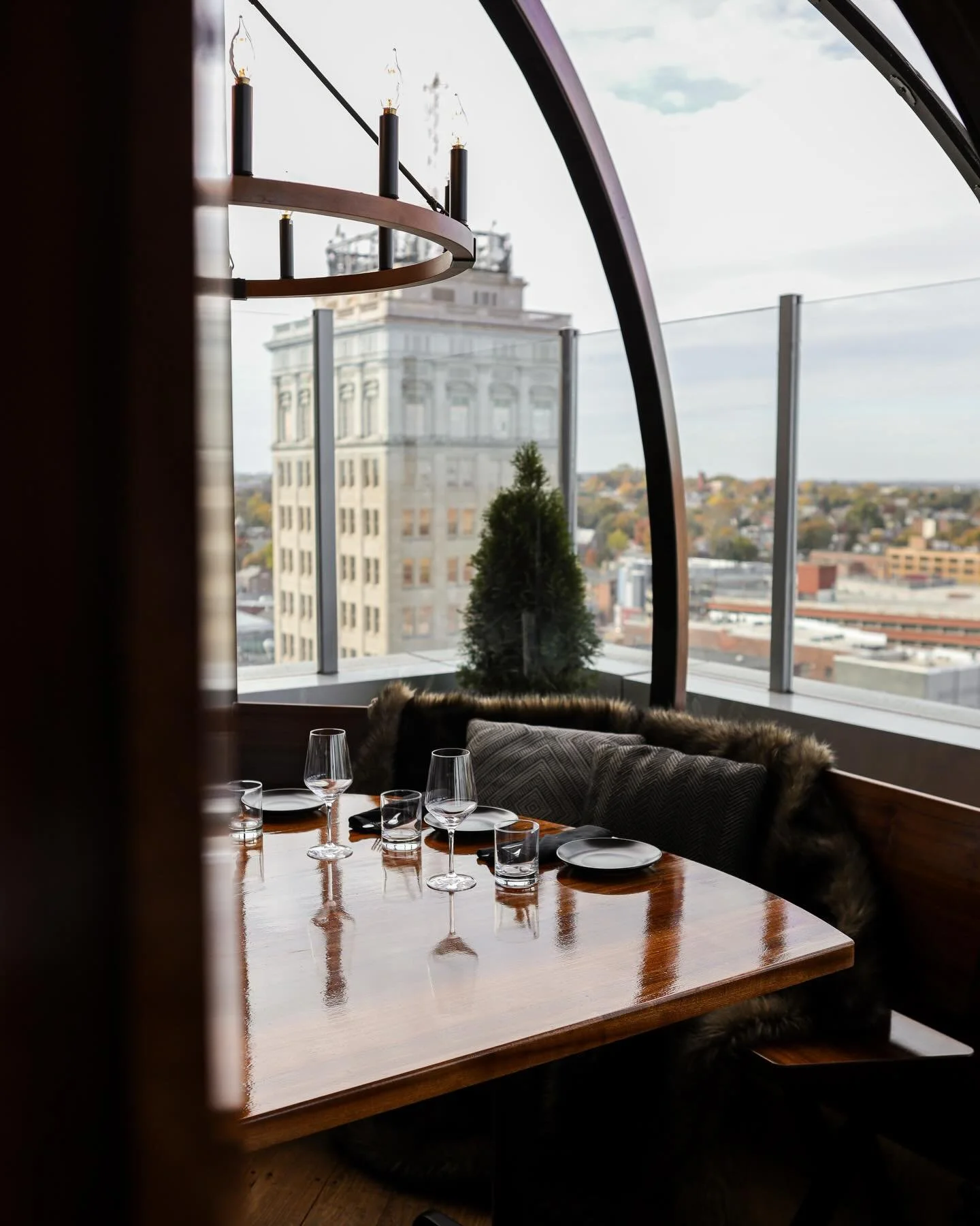 March is the last month (until November) to book your experience in our Alpenglobe! 

Visit the OpenTable link in our bio to reserve!