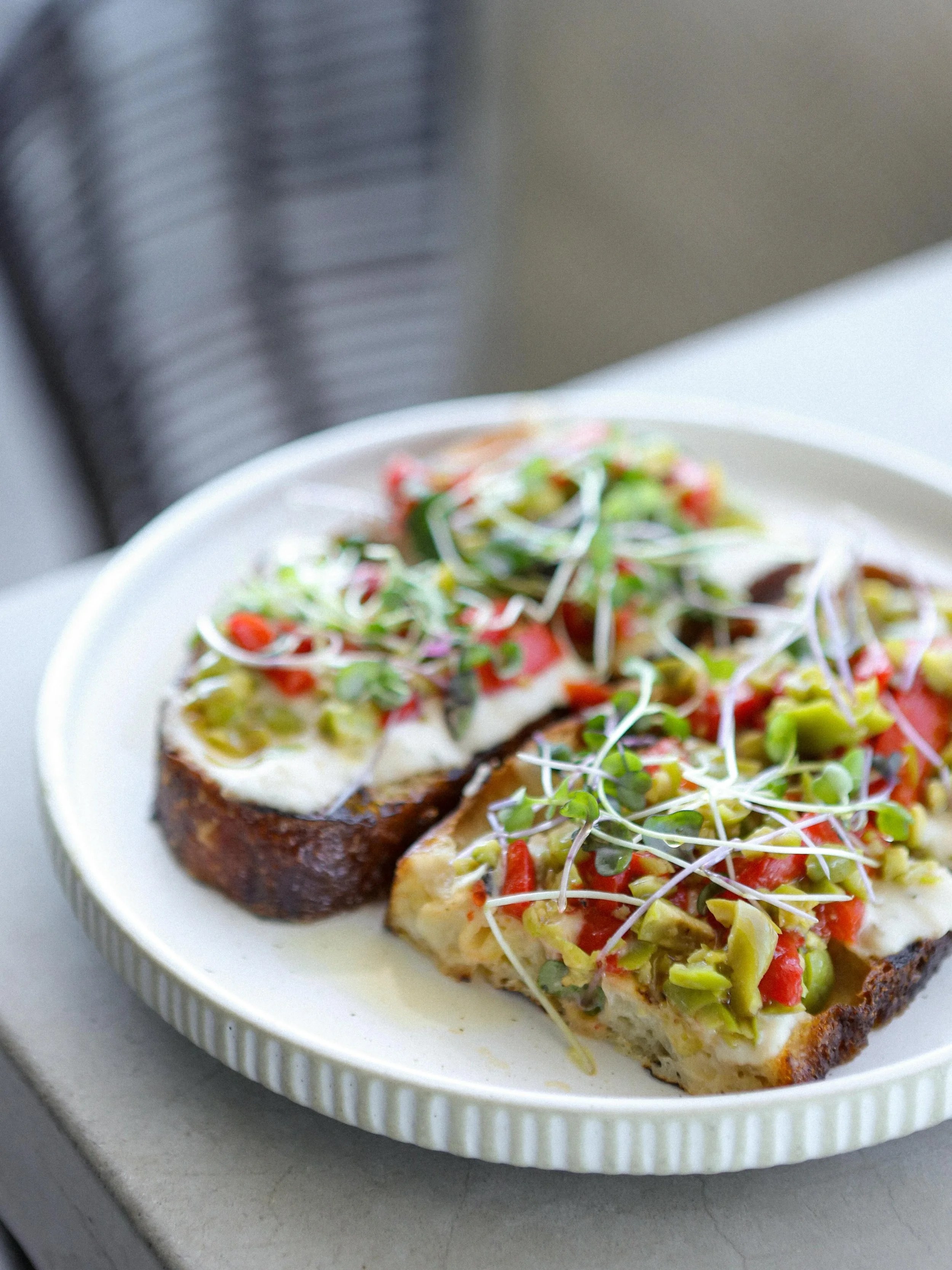 White Bean &amp; Castelvetrano Olive Toast 🫒

White Bean &amp; Garlic Pur&eacute;e, Piquillo Peppers, Lemon, Smoked Spanish Olive Oil, House Focaccia.