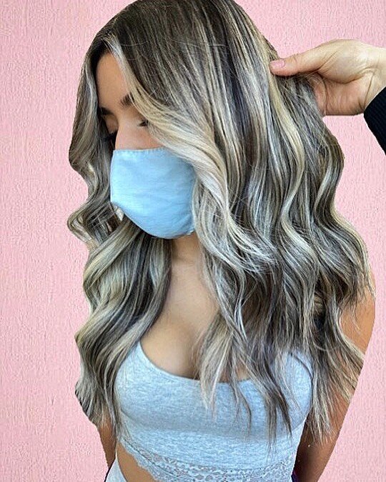 &ldquo;For me, the working of hair is architecture with a human element.&rdquo; - Vidal Sassoon. 
&bull;
&bull;
Artist @nena.ayleen 
&bull;
&bull;
#ayleenatazula #azulabyanak #azulahair #olaplex #schwarzkopfprofessional #colorlatino #behindthechair #