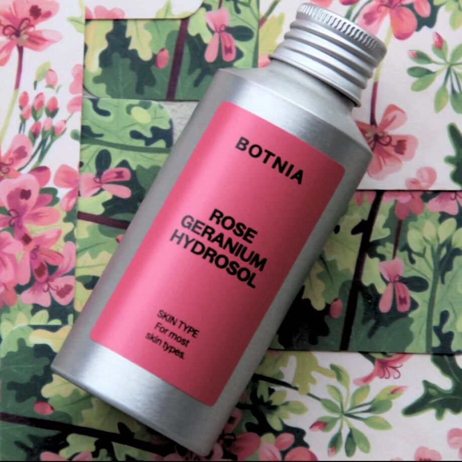 Limited Time Only! Rose Geranium Hydrosol is back! 🌿

Crafted with care, Botnia's Rose Geranium Hydrosol is our most popular seasonal hydrosol for good reasons. Ideal for its healing and hormone-balancing properties, addressing acne, inflammation, a