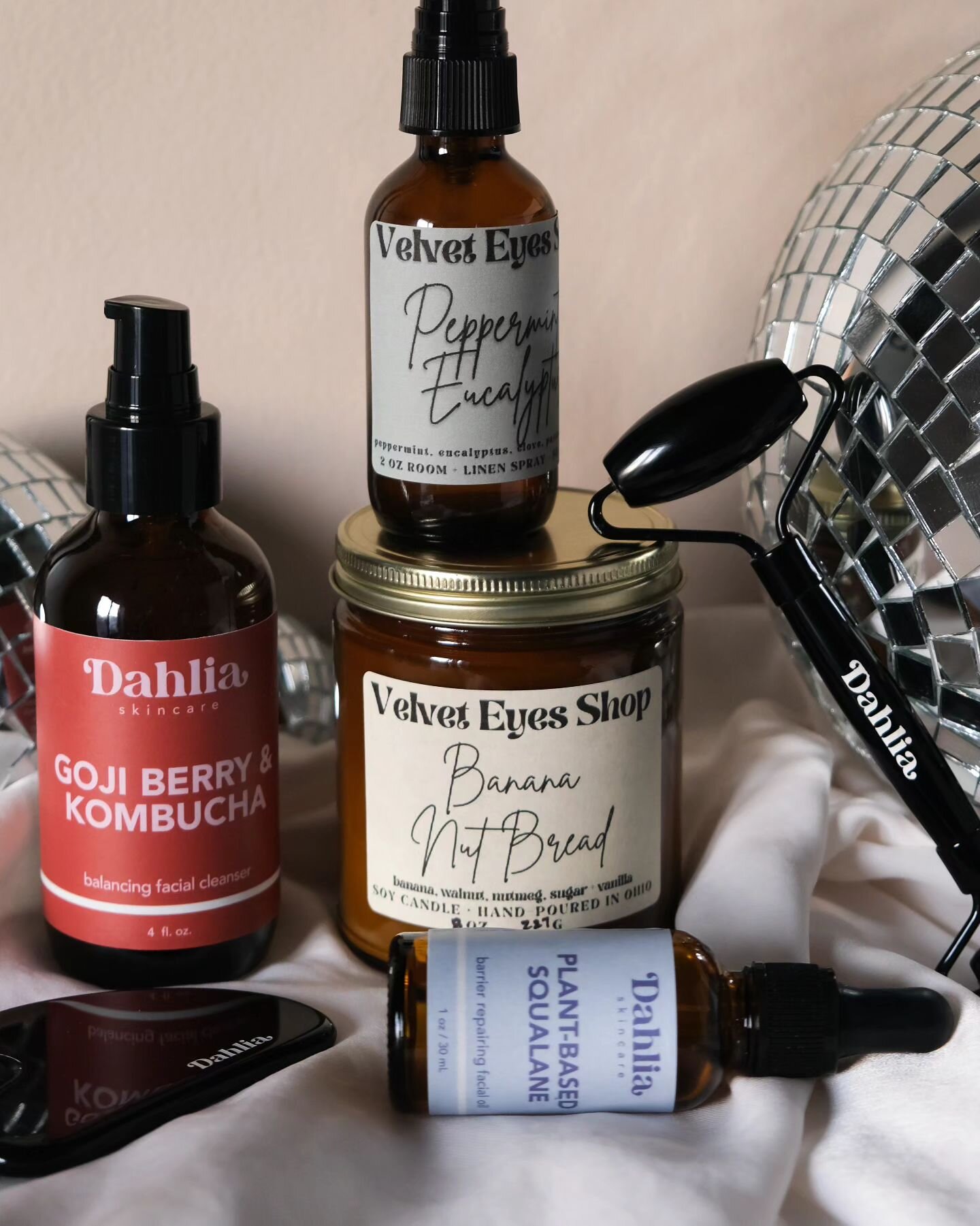 LAST CALL! Haven't entered our clean skincare &amp; candle giveaway with @shopdahliaskin &amp; @velveteyesshop yet? Now's your chance! 🕯️💆&zwj;♀️ Hurry, the winner will be randomly selected tomorrow (March 26th)!