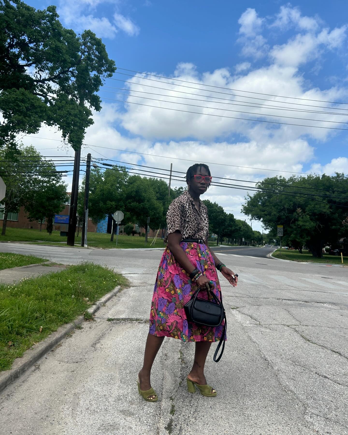 Life be life-ing, but God be God-ing.

Say it with me: God is good all the time, and all the time, God is _____! (fill in the blank)

Blouse and skirt: vintage 
Bag: @aniajeniseco 
Shoes: @thearchnyc 

Wishing you a blessed week!

#livelovely #church