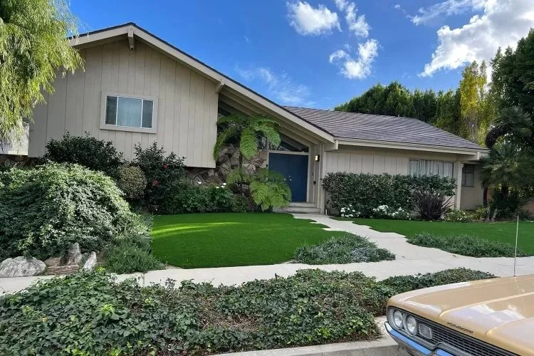 'Brady Bunch' Home Tours to Benefit Wags &amp; Walks