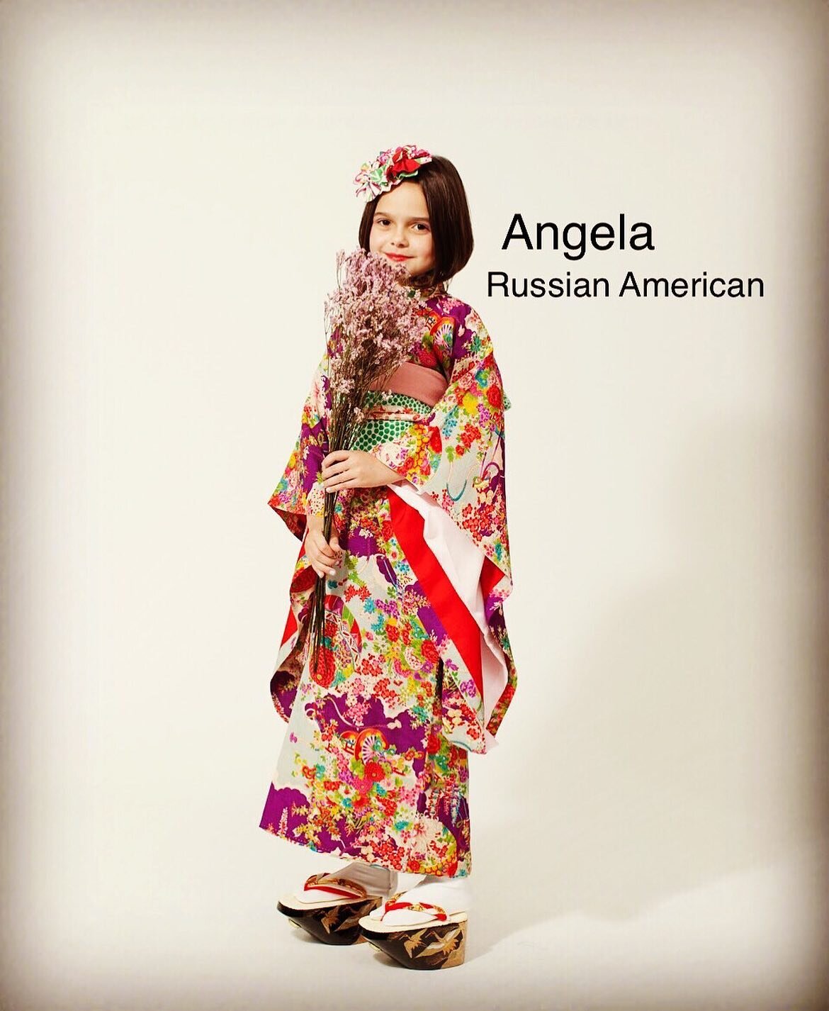 Angela with Japanese vintage kimono💕
#ny #nykids #sichigosan #kimono #japaneseculture #japanesetraditional #kimonogirl #vintagekimono #salonjatel #unionsquare #birthdayphotoshoot #3yearsold #5yearsold #7yearsold #nyfw #nyで七五三 #七五三 #七五三前撮り #アンティーク着物 