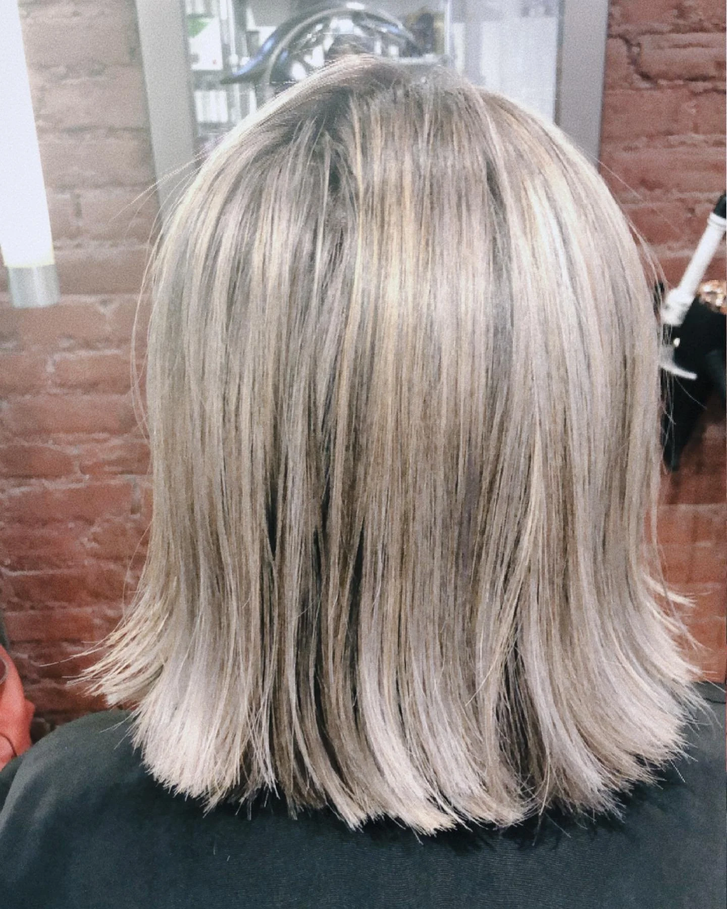 Spring is coming🌷

#balayagehighlights #color #hitone #hairstyle #haircolor #highlights #silverhair #treatment #colorcollection #jatel #unionsquare #nofilter #nofi #
#breach #b3 #damageless #bondbuilder #oleplex #besthair #besthaircolor #style