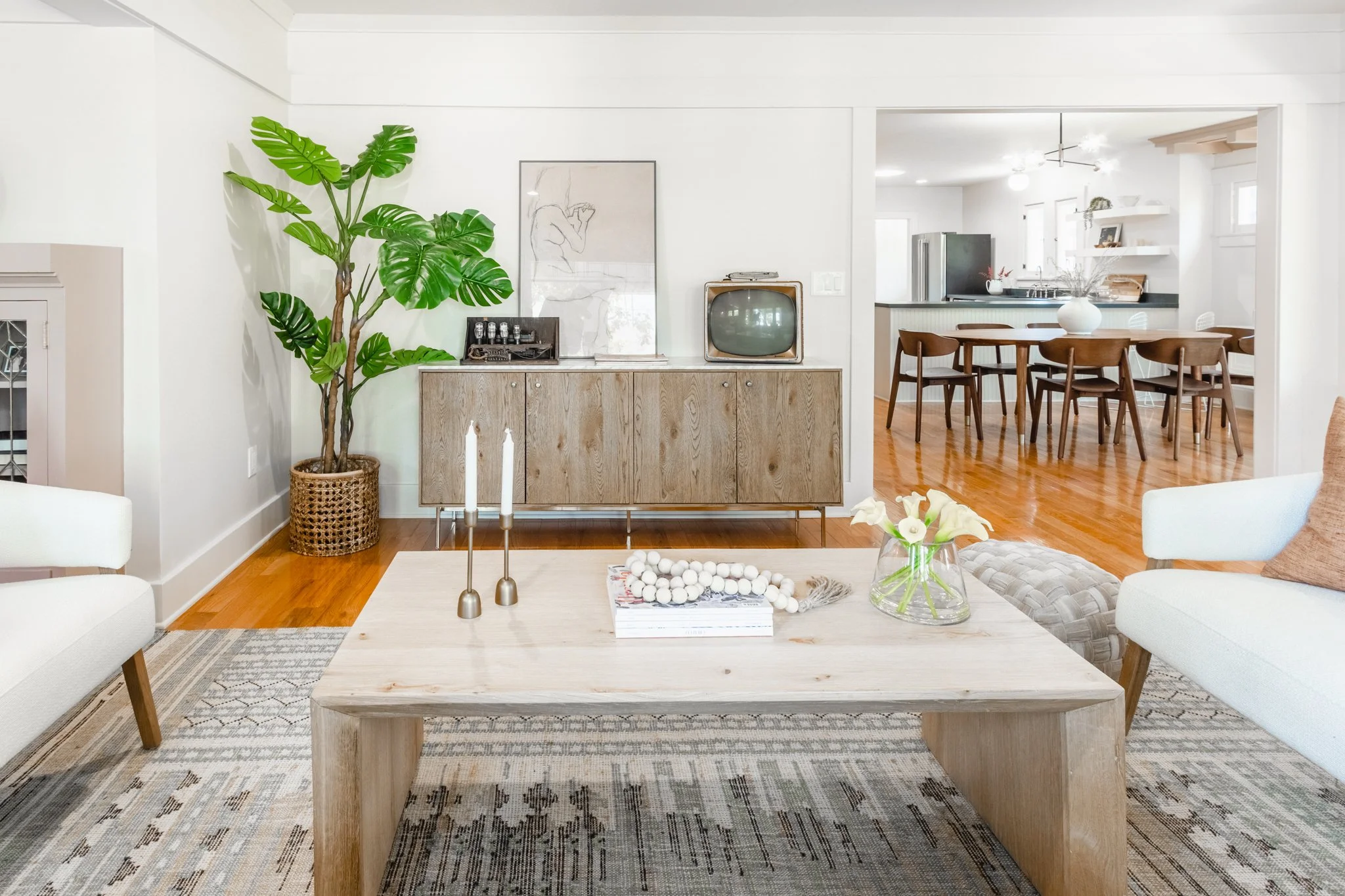 6-30-23 5207 South St Andrews Place-009.jpg