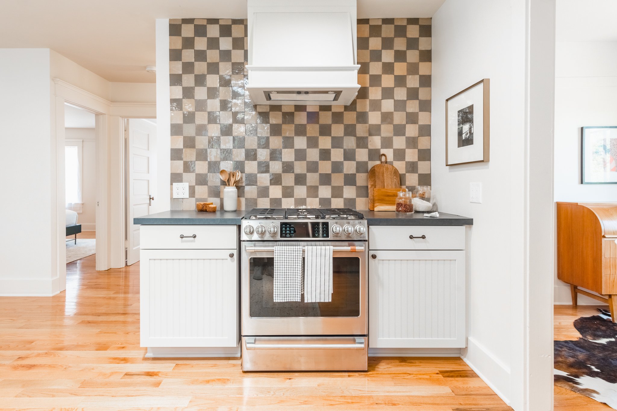6-30-23 5207 South St Andrews Place-018.jpg